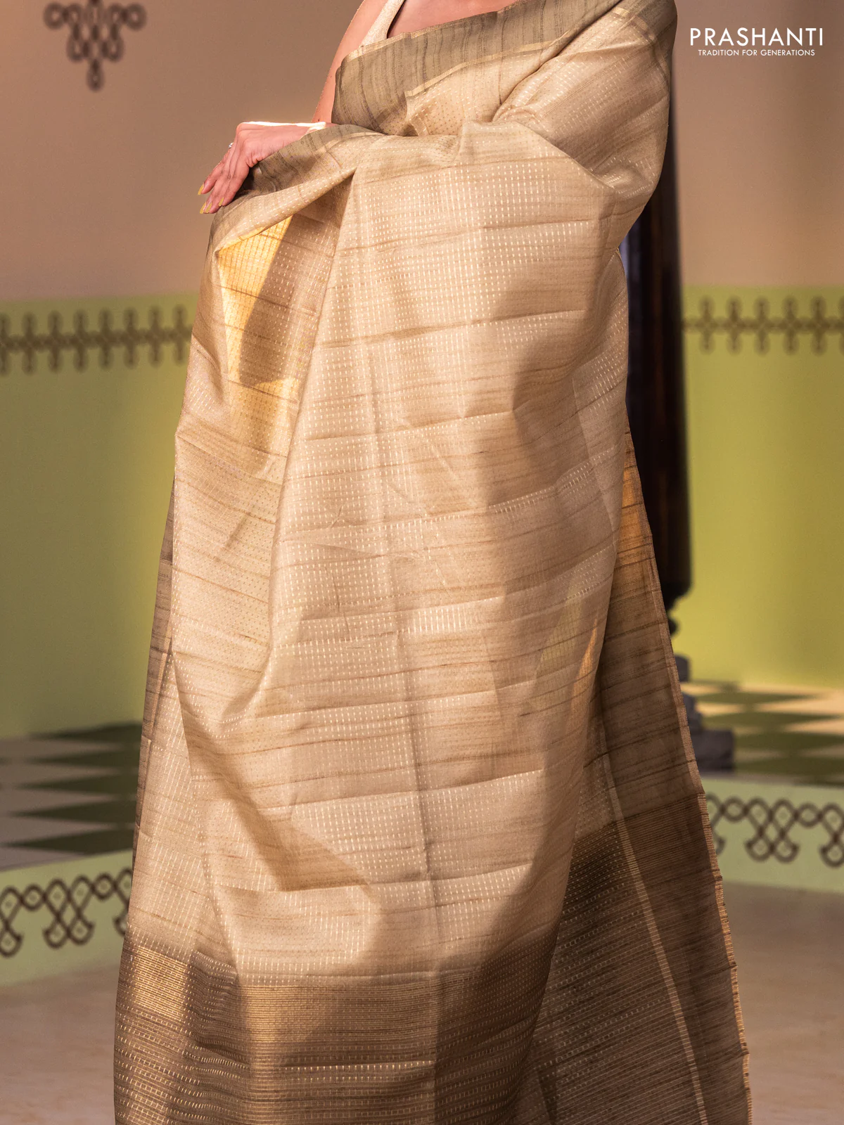 Semi matka saree dark mehendi green with allover zari weaves and rettapet zari woven border - Image 3
