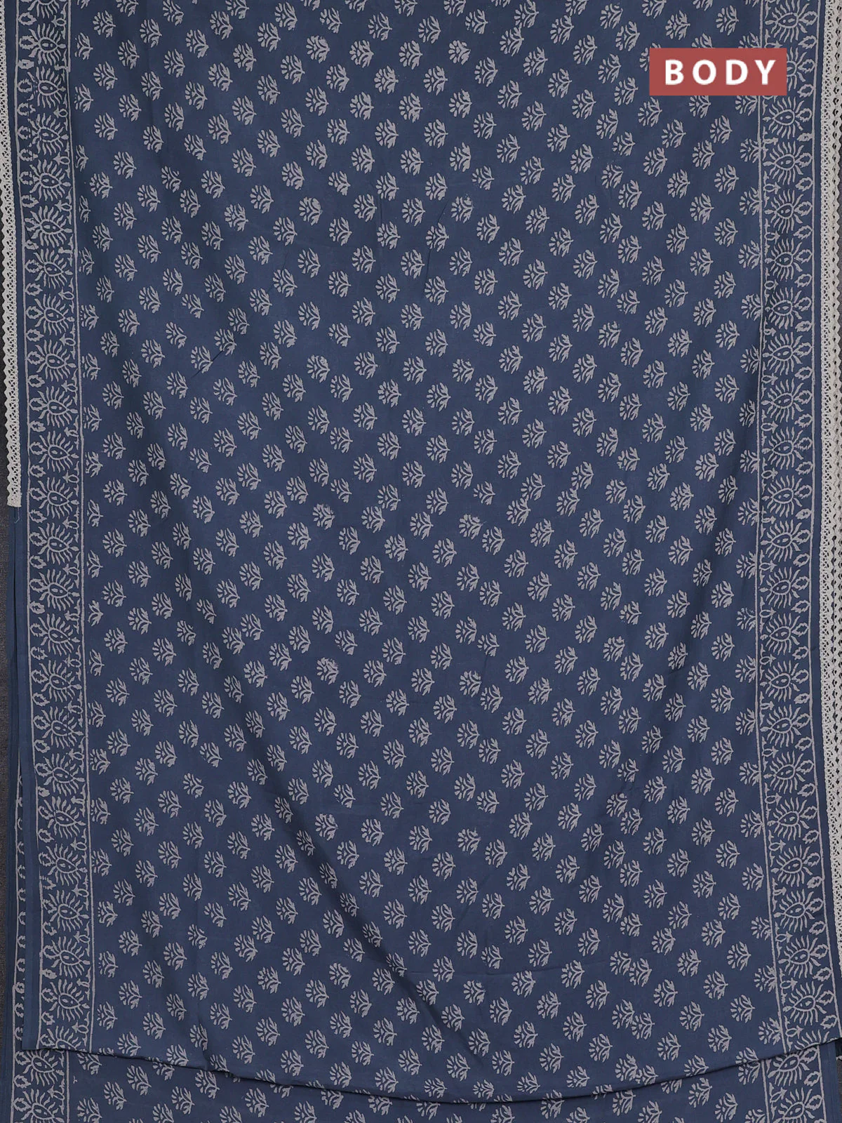 Semi pashmina silk saree grey and cream with allover butta prints and crocia lace work border - Image 2