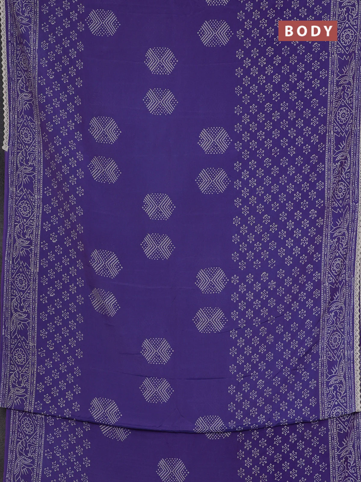 Semi pashmina silk saree violet and cream with butta prints and crocia lace work border - Image 2