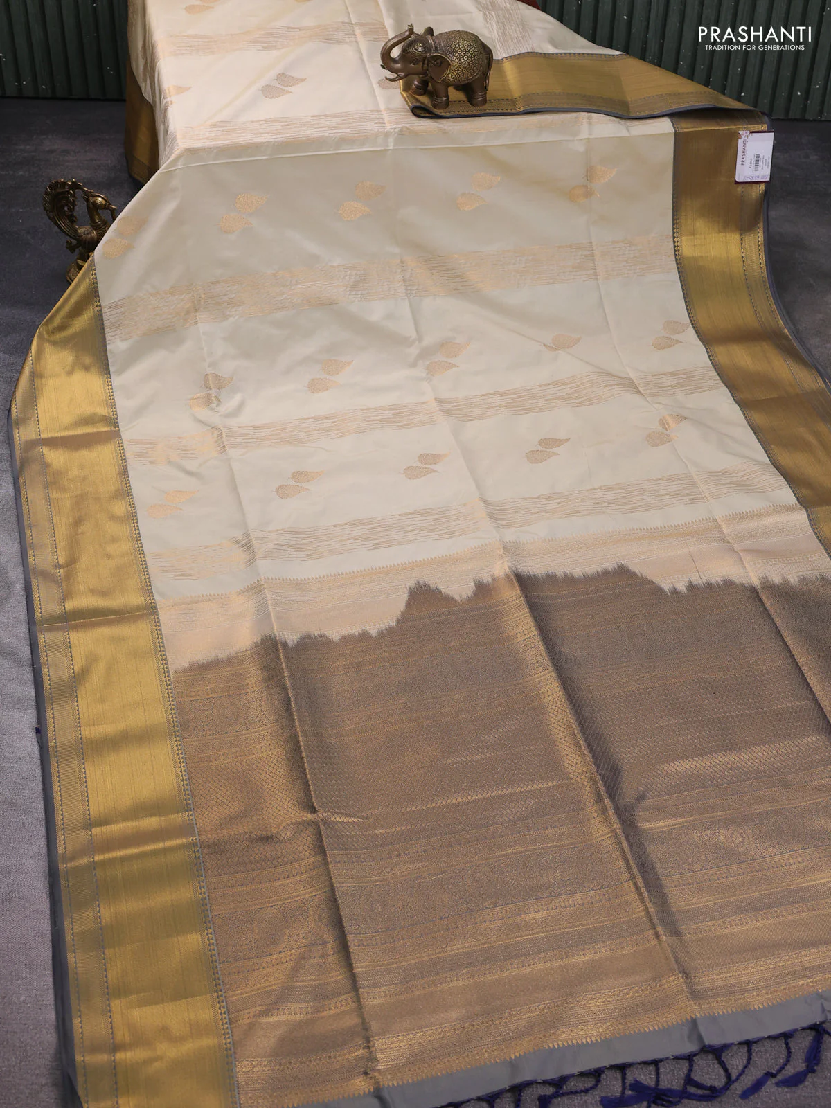 Semi soft silk saree beige and grey with allover zari weaves & buttas and zari woven border - Image 2