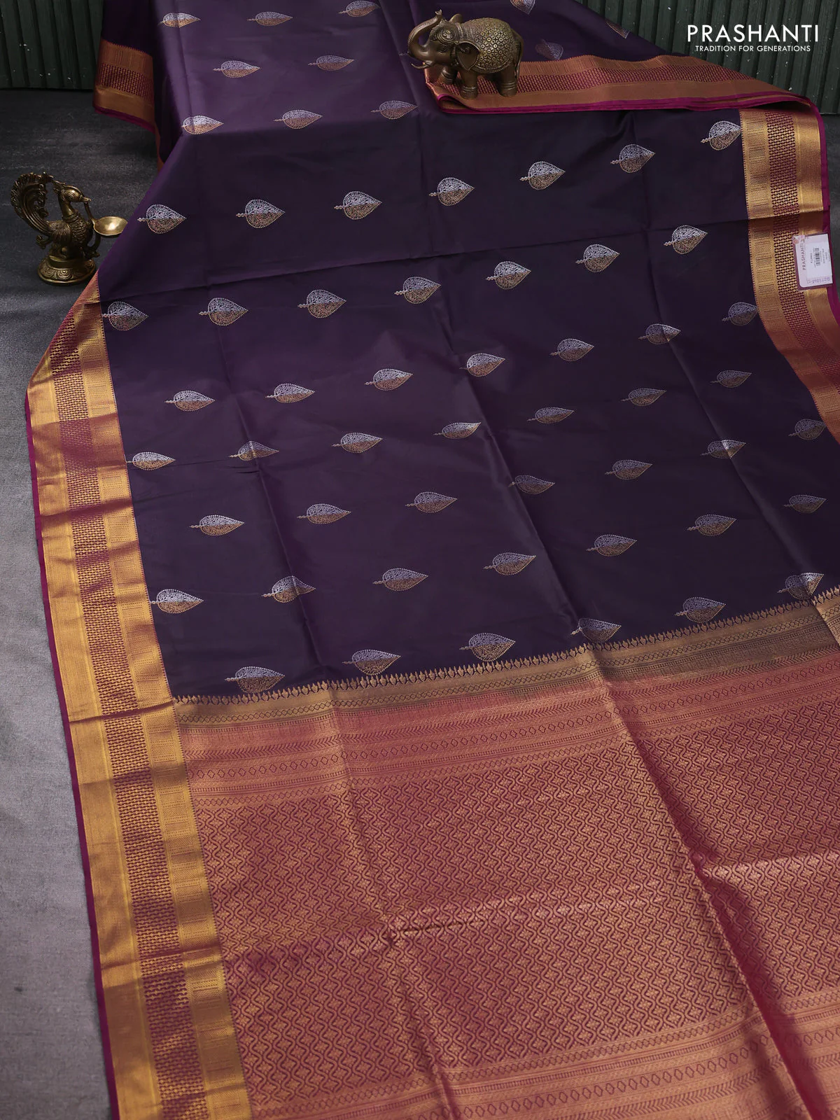 Semi soft silk saree deep jamun and dark magenta pink with allover zari woven buttas and zari woven korvai border - Image 2