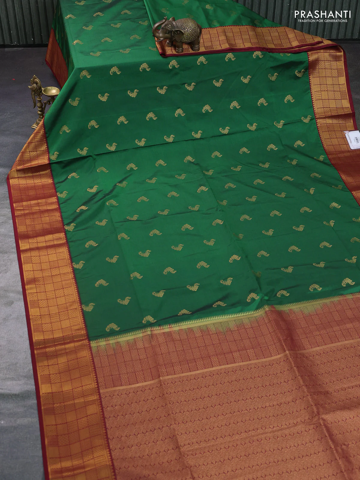 Semi soft silk saree green and deep maroon with annam zari woven buttas and zari woven border - Image 2
