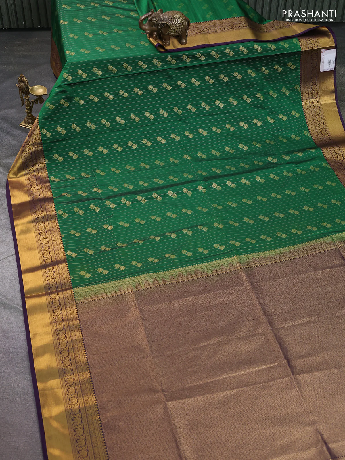 Semi soft silk saree green and violet with allover zari weaves & buttas and zari woven border - Image 2