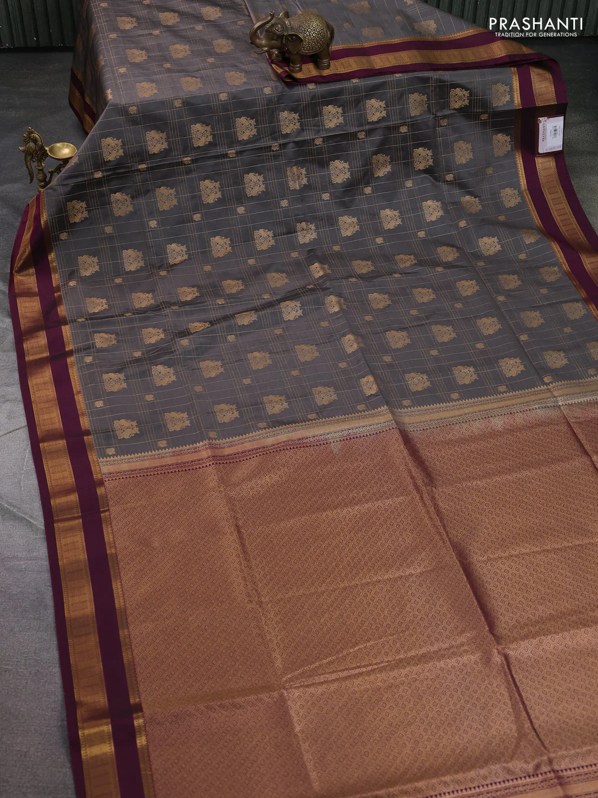 Semi soft silk saree grey and magenta pink with allover zari checks & buttas and zari woven korvai border - Image 2