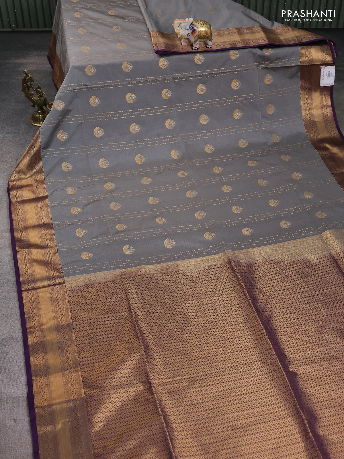 Semi soft silk saree grey and purple with allover zari woven buttas and zari woven korvai border - Image 2