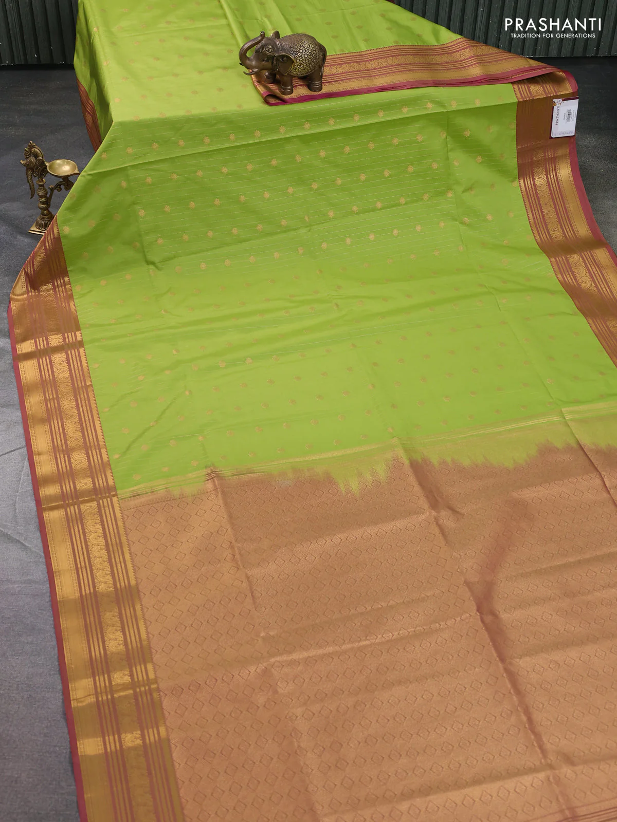 Semi soft silk saree llime green and pink with allover zari weaves & buttas and zari woven korvai border - Image 2