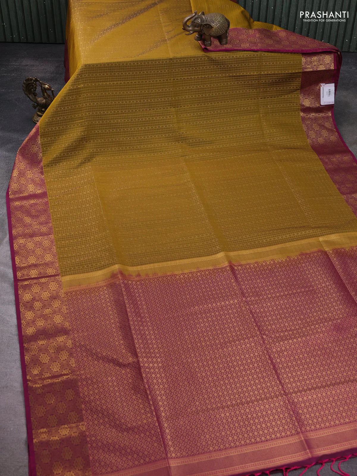 Semi soft silk saree mehendi green and dark magenta pink with allover small checks & buttas and zari woven border - Image 2