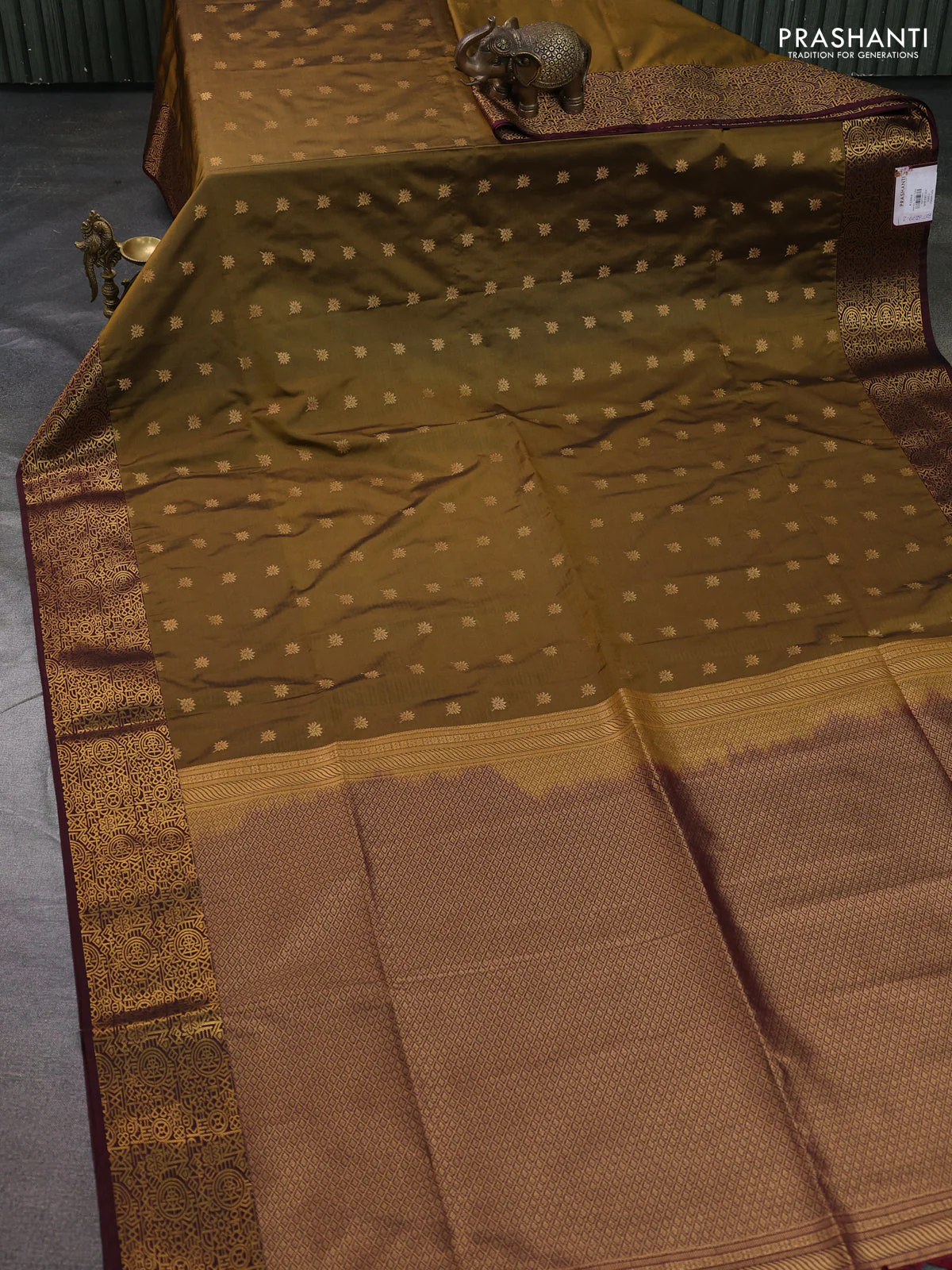 Semi soft silk saree mehendi green and deep maroon with allover zari woven buttas and zari woven border - Image 2