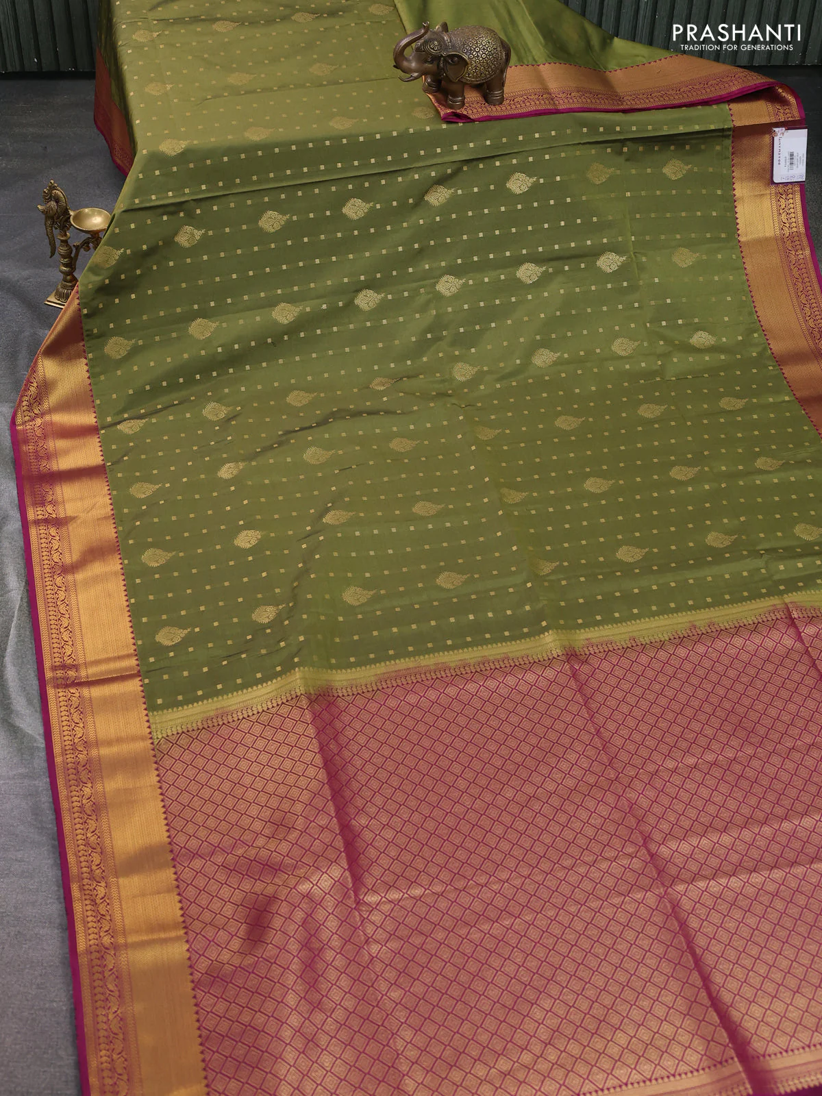 Semi soft silk saree mehendi green and magenta pink with allover zari woven buttas and zari woven korvai border - Image 2