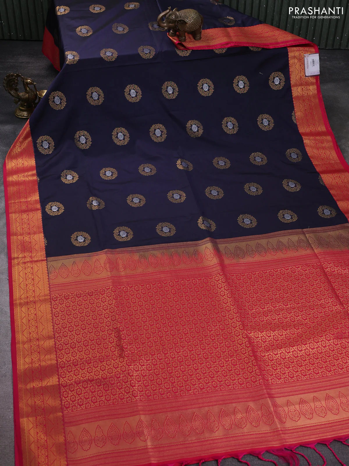 Semi soft silk saree navy blue and pink with allover rudraksha zari woven buttas and zari woven korvai border - Image 2