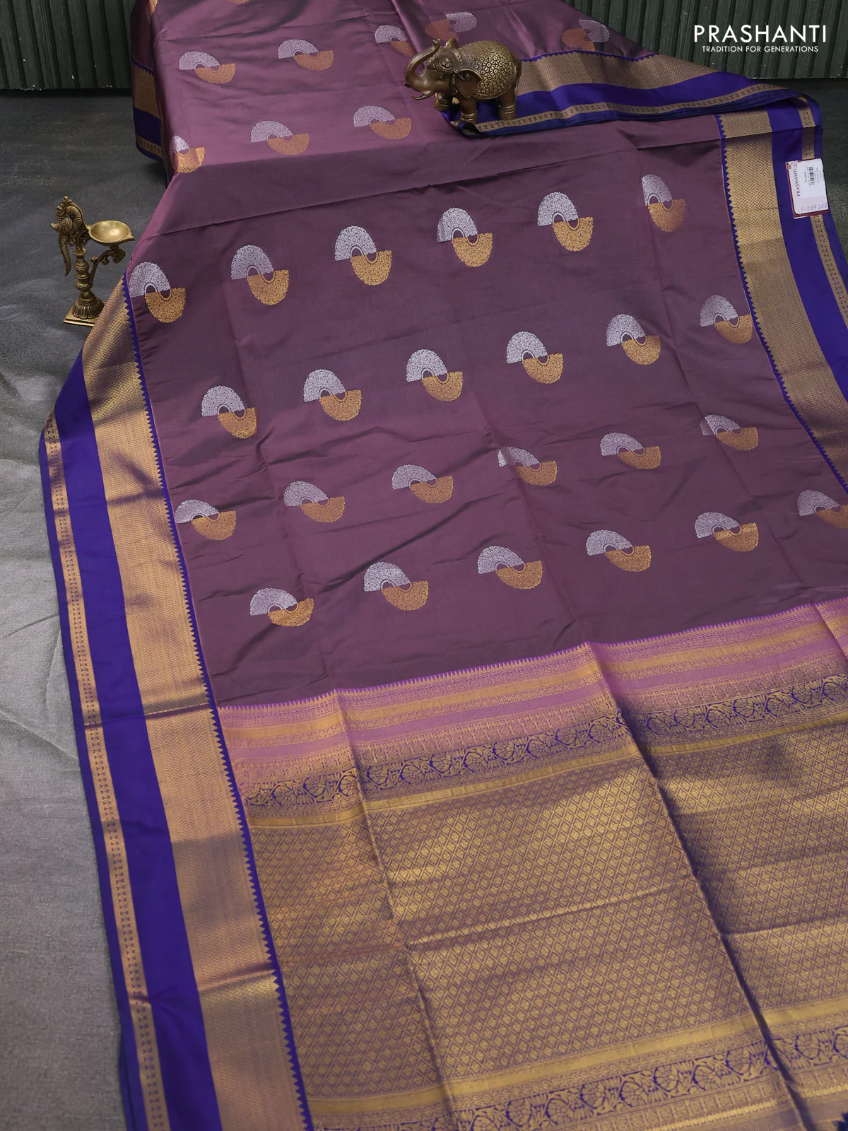 Semi soft silk saree pastel purple and navy blue with zari woven buttas and rettapet zari woven border - Image 2