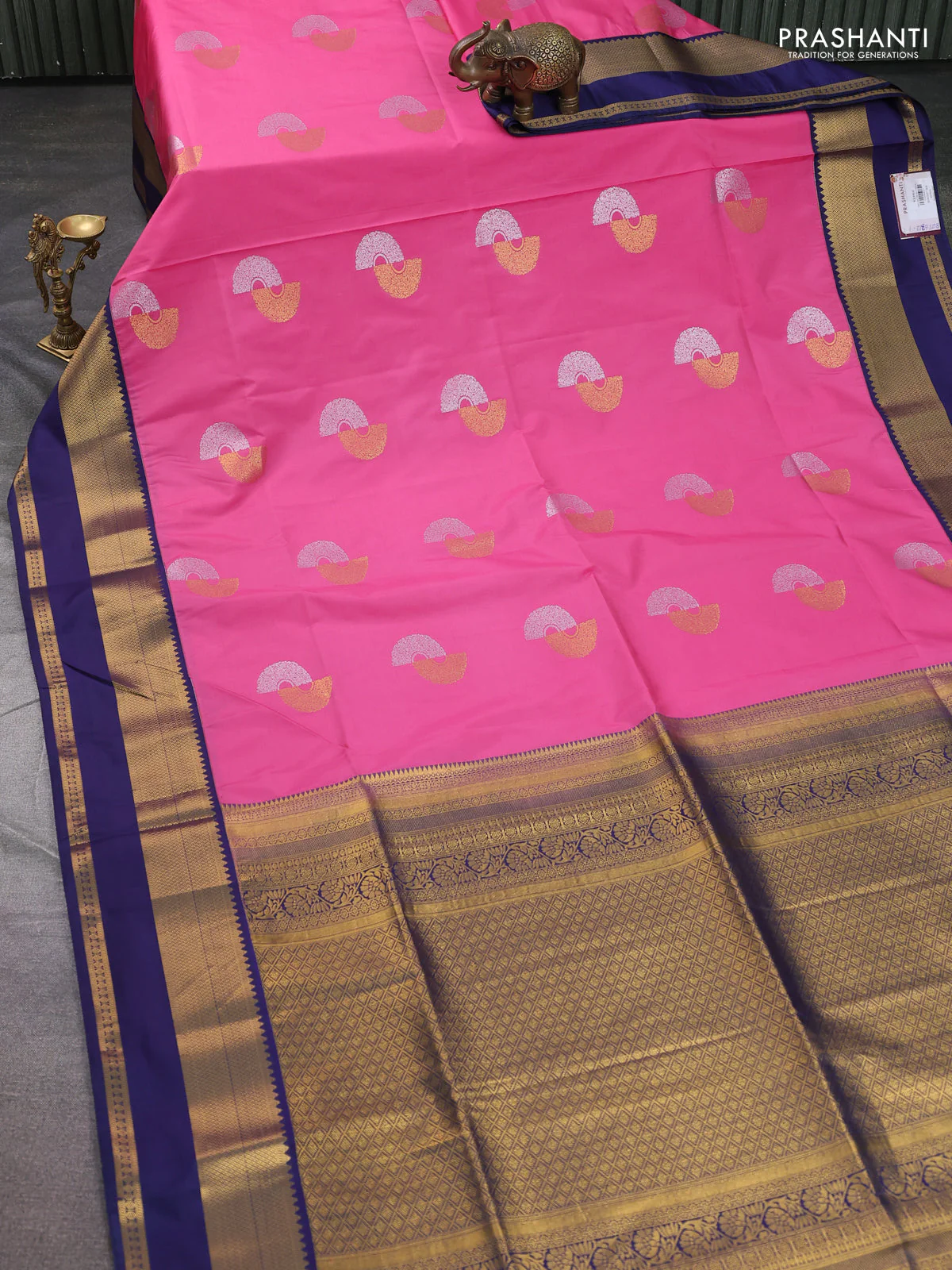 Semi soft silk saree pink and navy blue with zari woven buttas and rettapet zari woven border - Image 2