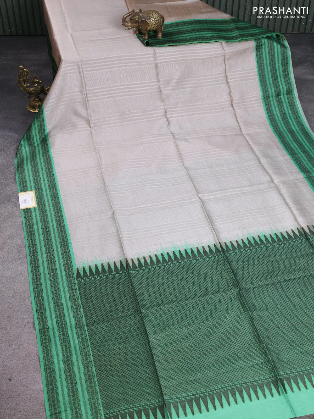 Semi tussar saree beige and green with allover thread weaves and thread woven border - Image 2