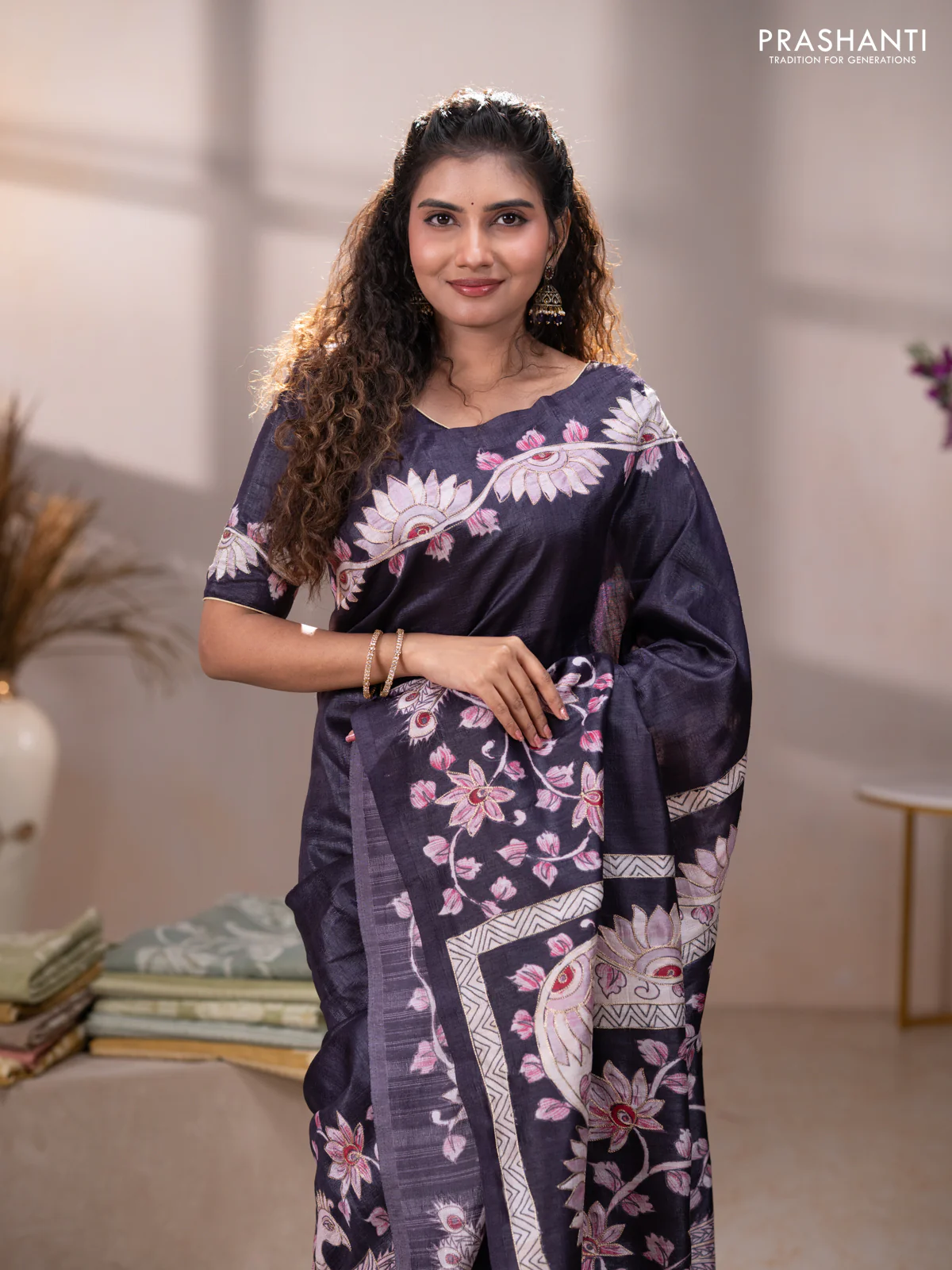 Semi tussar saree black with plain body and embroidered pallu - Image 3