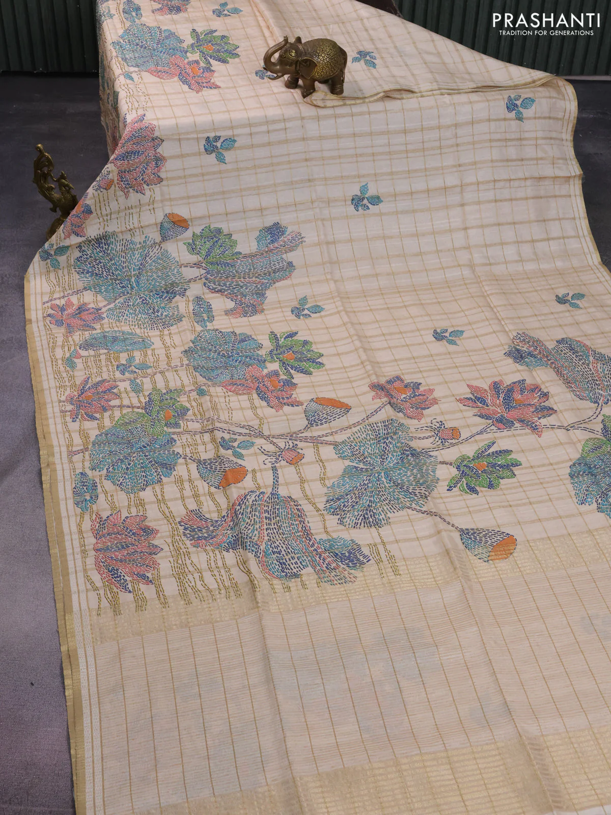 Semi tussar saree cream with allover zari checks & digital prints and zari woven border - Image 2
