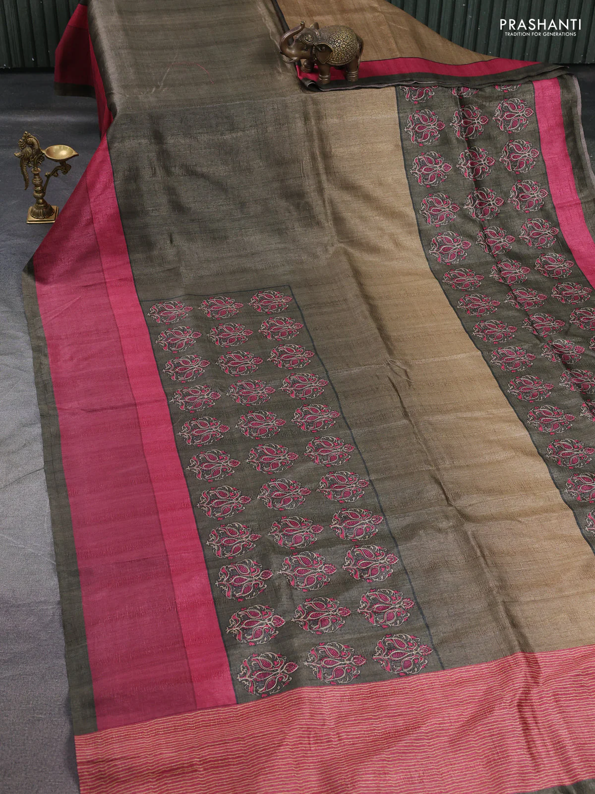 Semi tussar saree green and pink with plain body and embroidered pallu - Image 2