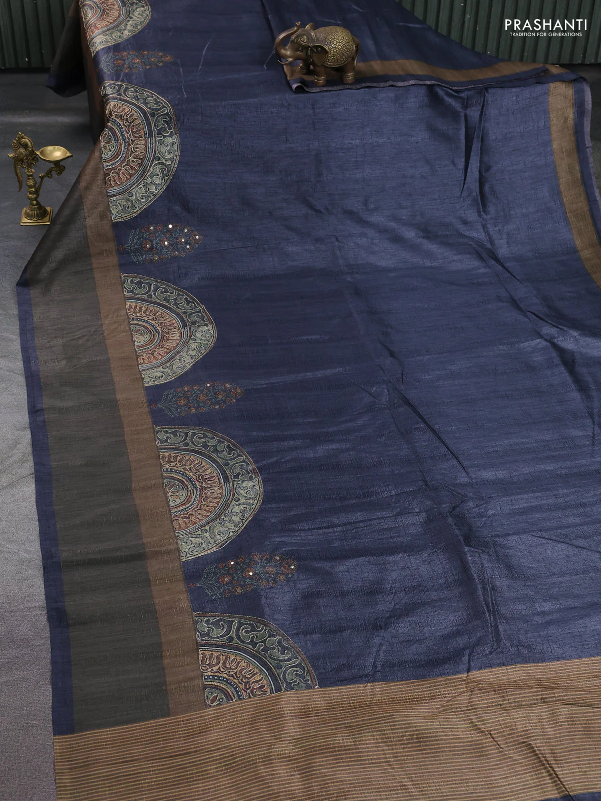 Semi tussar saree grey and brown with plain body and mirror embridery work - Image 2