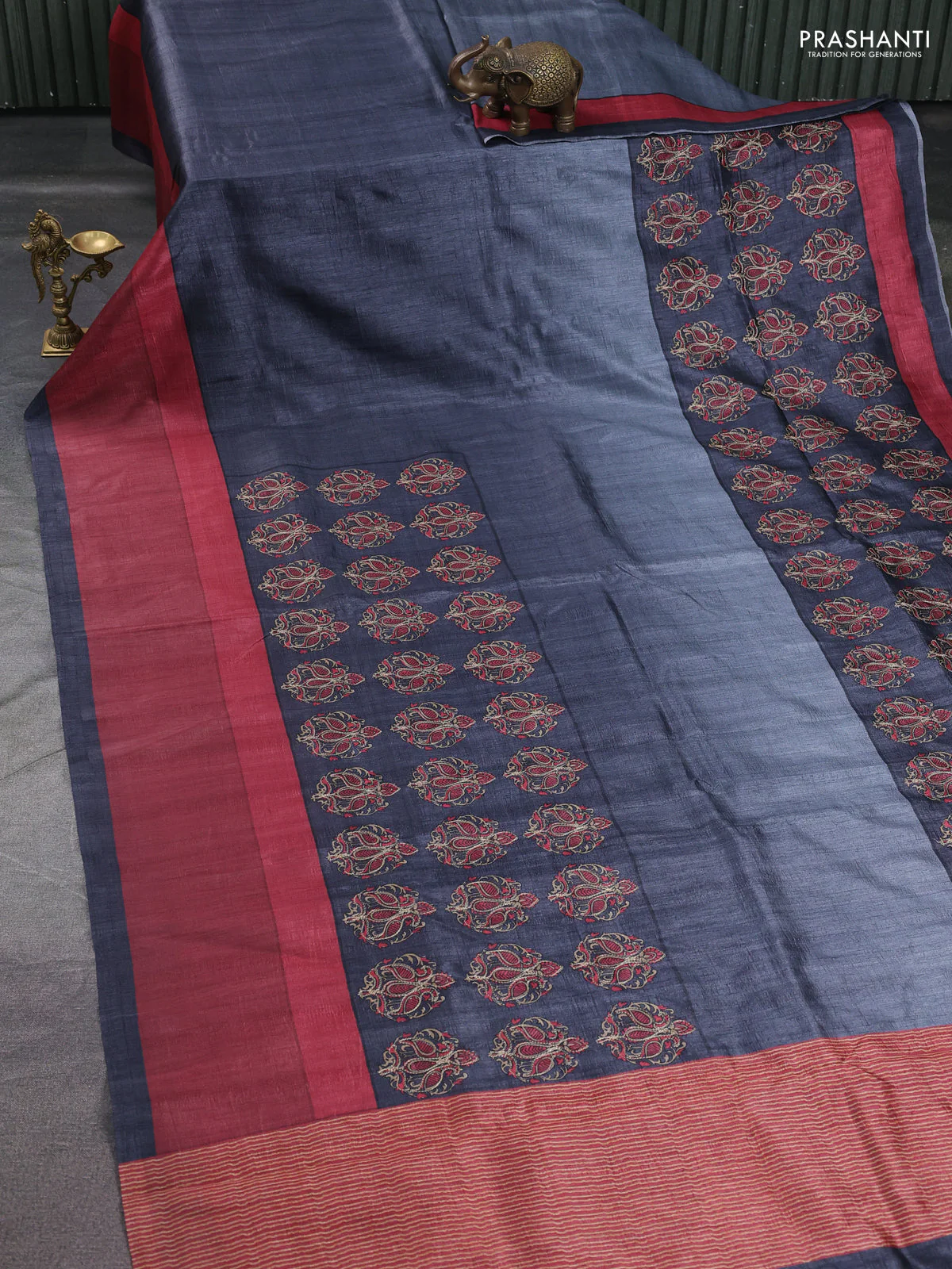 Semi tussar saree grey and maroon with plain body and embroidered pallu - Image 2