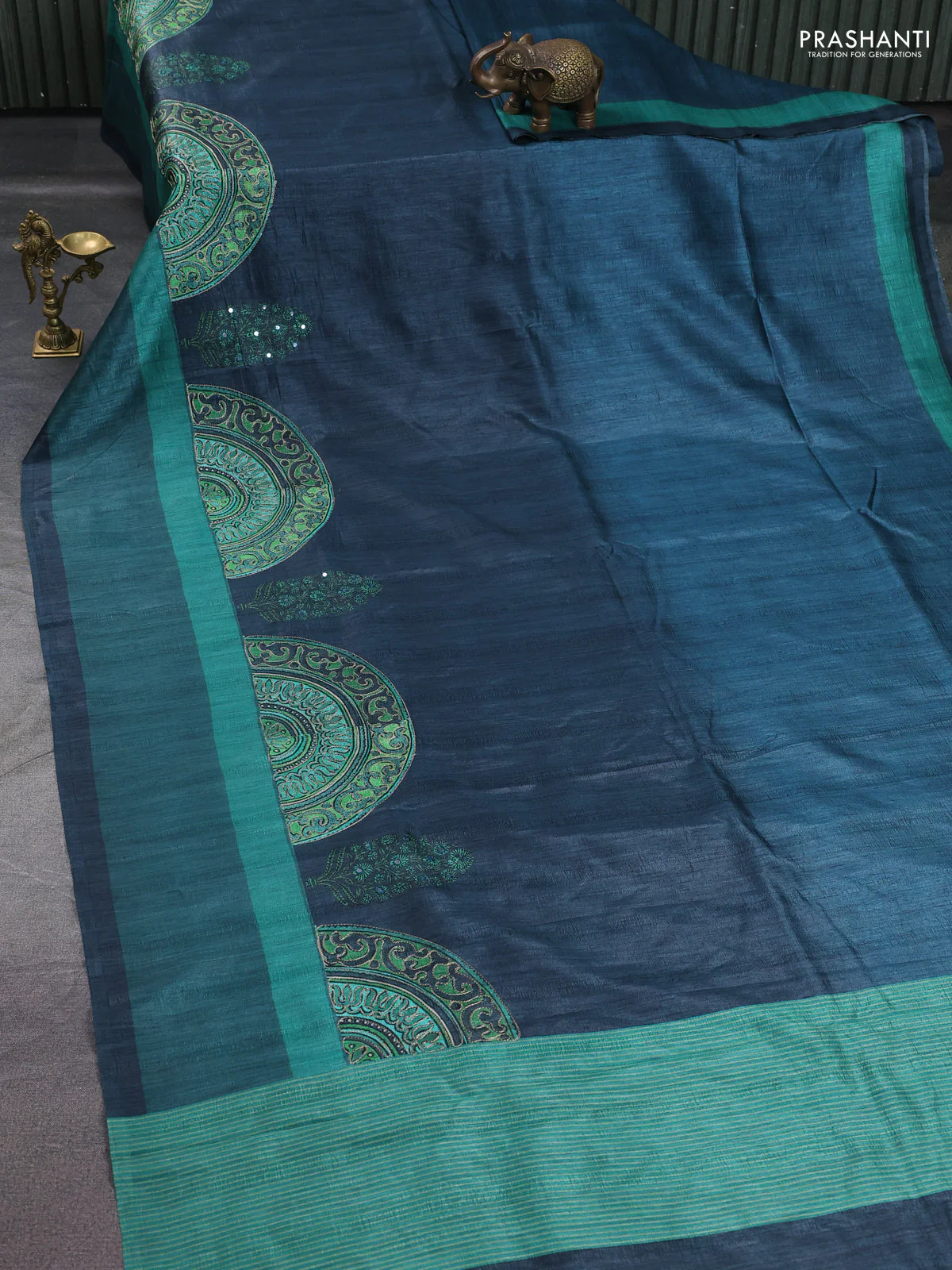 Semi tussar saree grey and teal green with plain body and mirror embridery work - Image 2