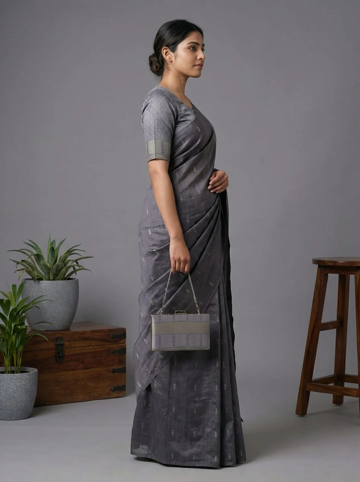 Semi tussar saree grey shade with thread woven buttas & purse - Image 2