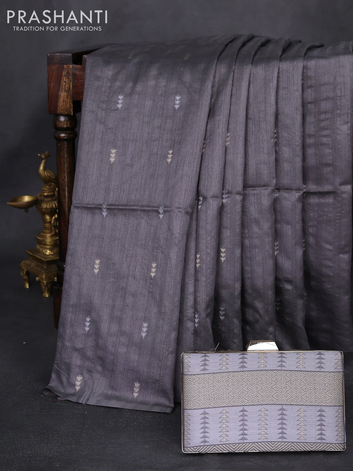 Semi tussar saree grey shade with thread woven buttas & purse - Image 4
