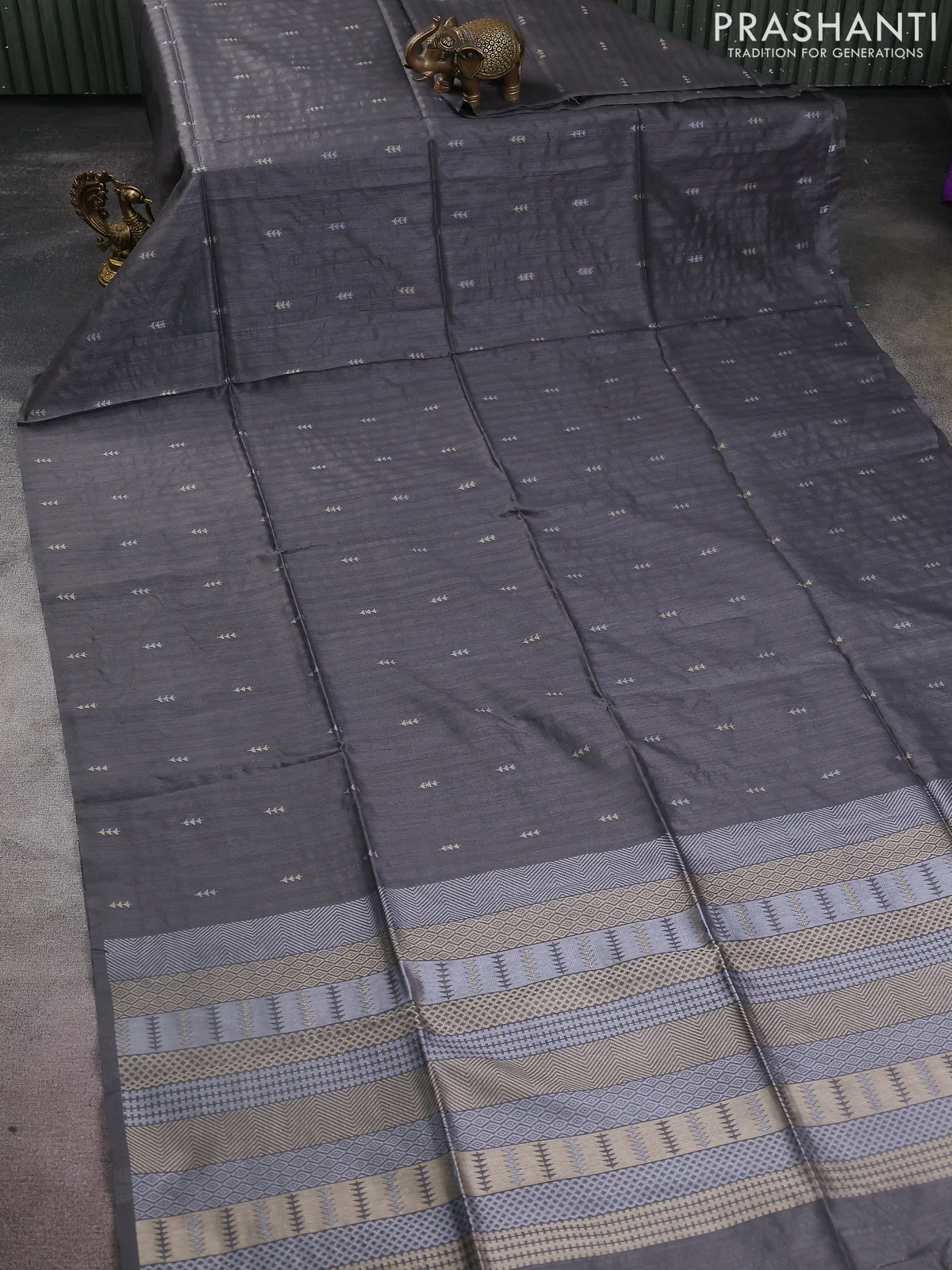 Semi tussar saree grey shade with thread woven buttas & purse - Image 5