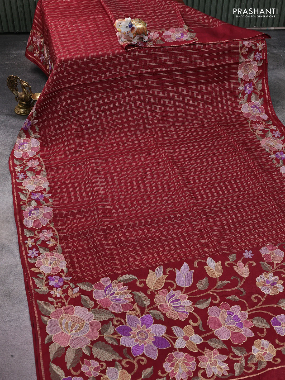 Semi tussar saree maroon with allover zari checked pattern and embroidery border - Image 2