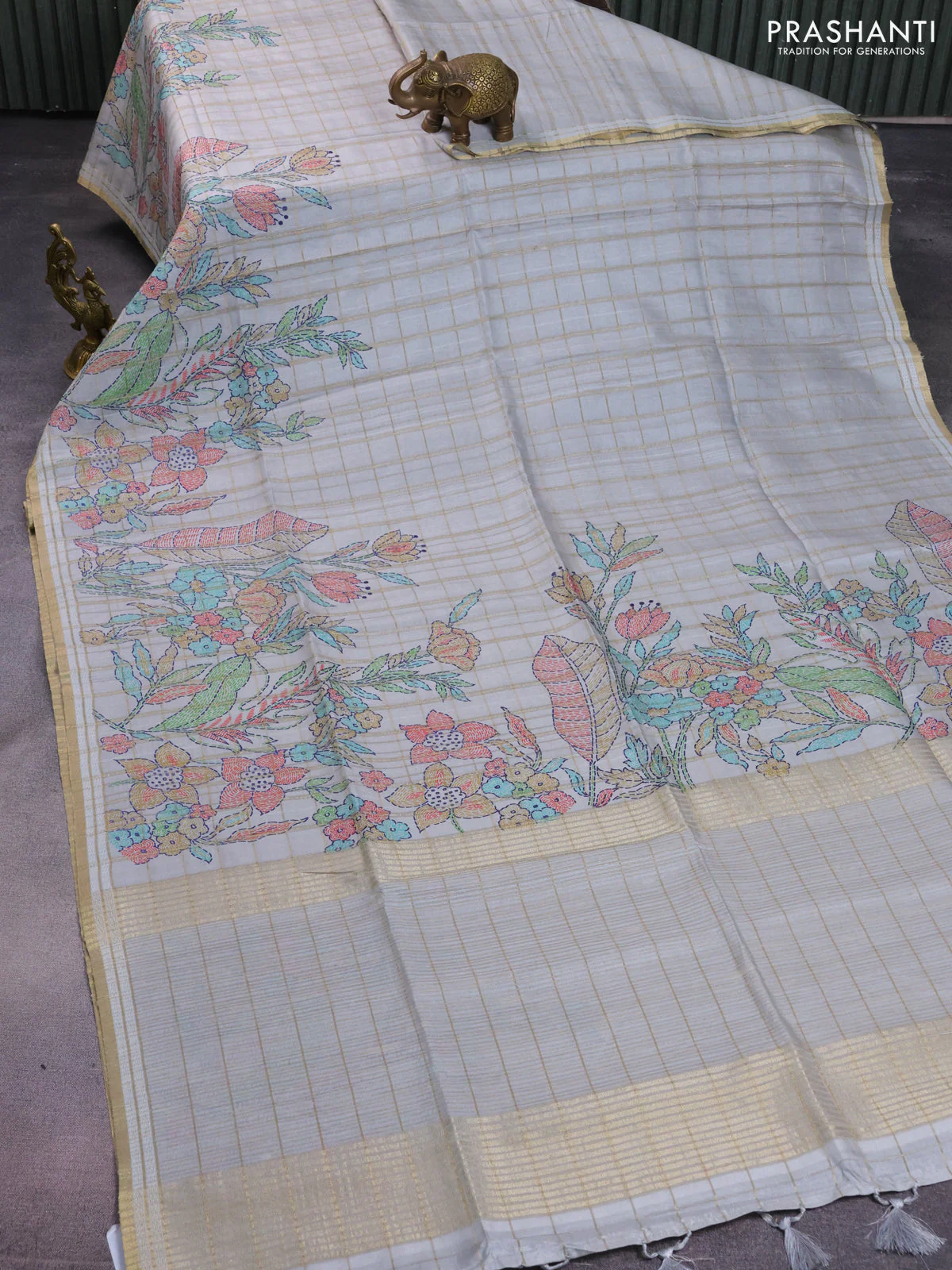 Semi tussar saree pastel grey with allover zari checks & digital prints and zari woven border - Image 2