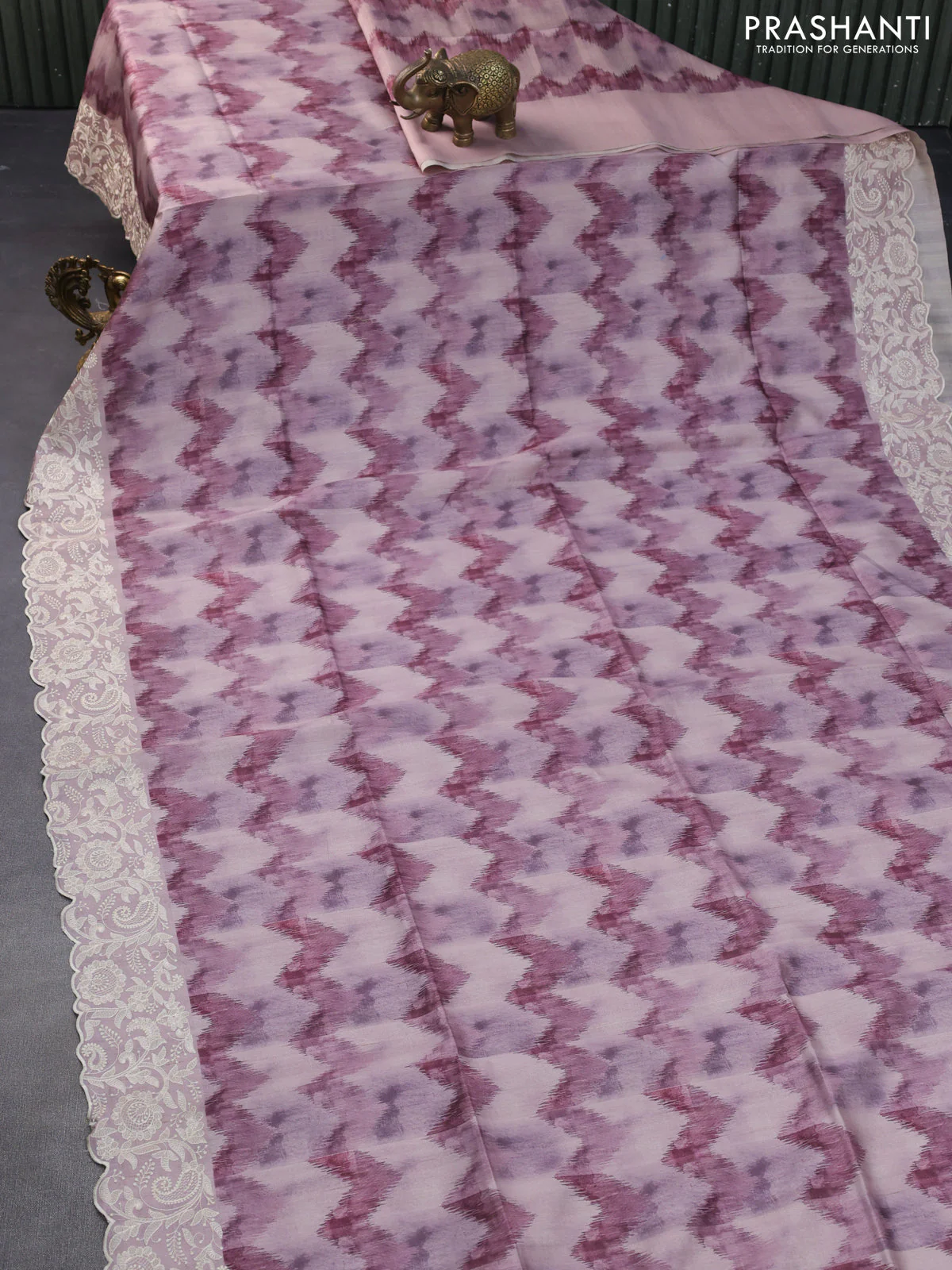 Semi tussar saree pastel pink with allover zig zag digital prints and chikankari work border - Image 2