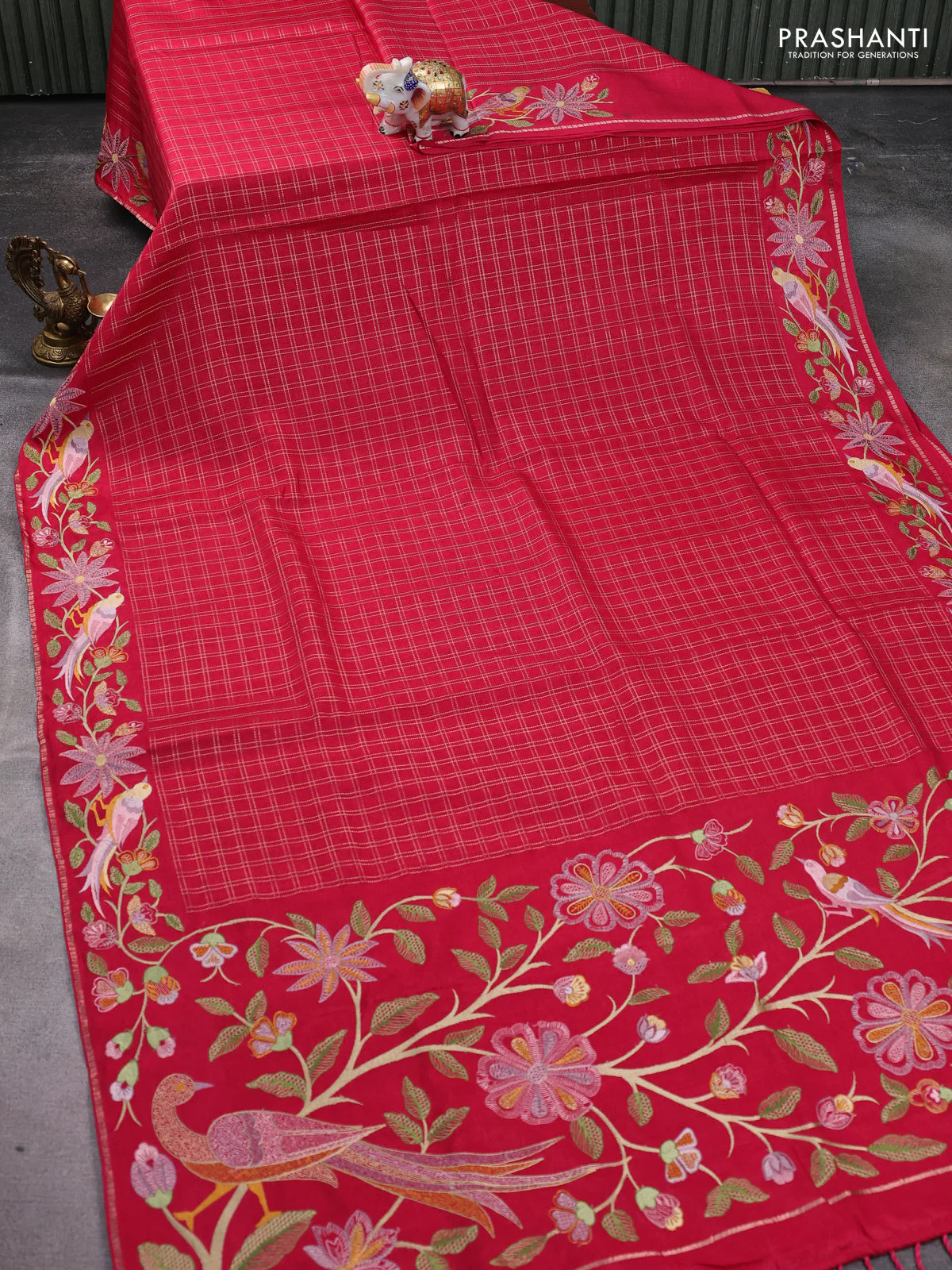 Semi tussar saree pink with allover zari checked pattern and embroidery border - Image 2