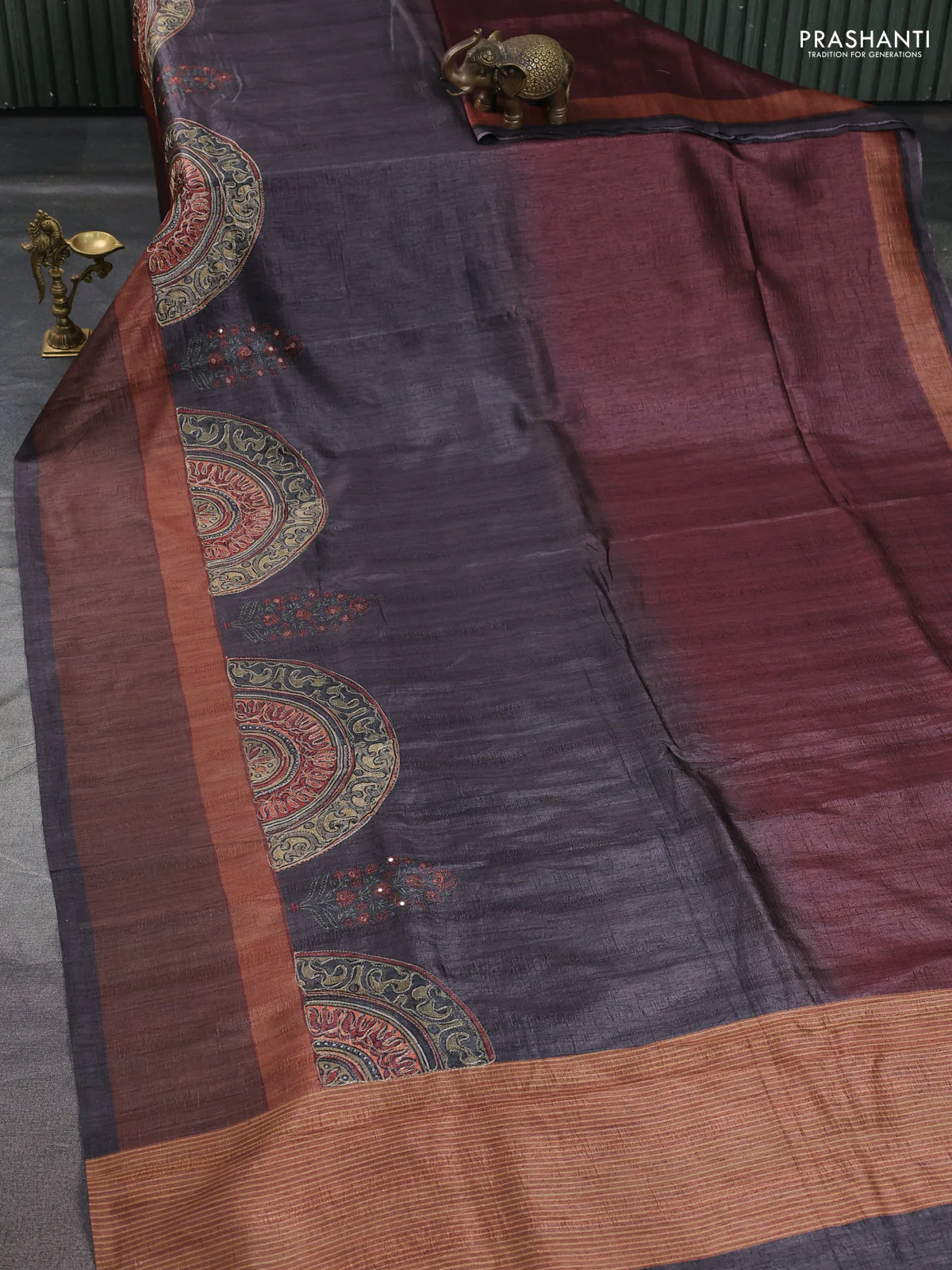 Semi tussar saree rust shade and brown with plain body and mirror embridery work - Image 2