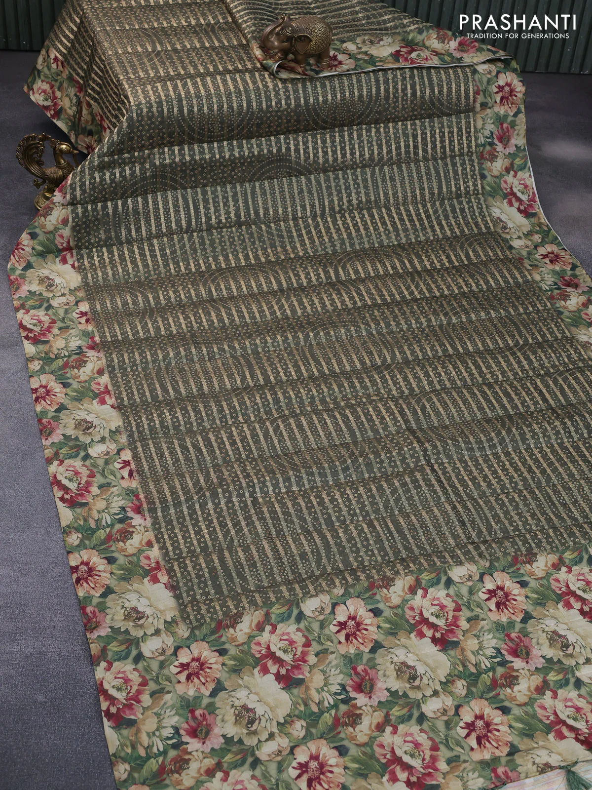 Semi tussar saree sap green with allover zari woven veldhari design & bandhani prints and floral printed border - Image 2