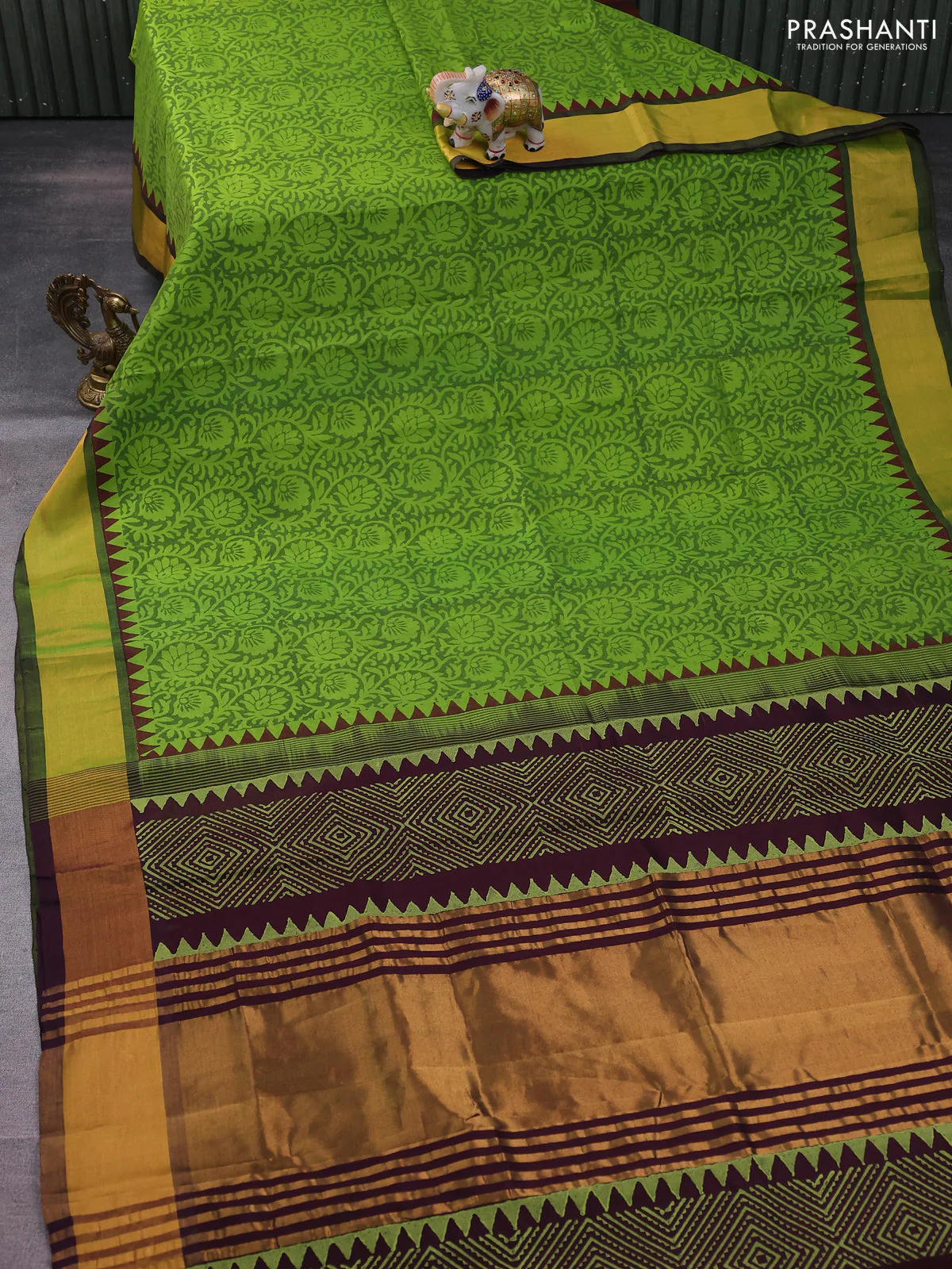 Silk cotton block printed saree light green and wine shade with allover prints and zari woven border - Image 2