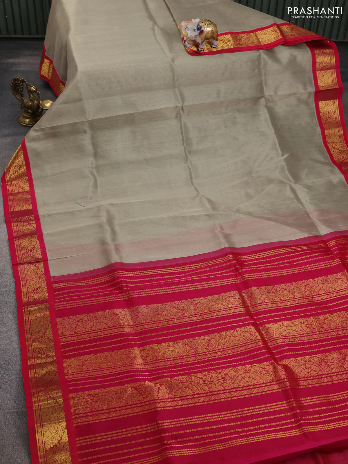 Silk cotton saree beige and pink with plain body and zari woven korvai border - Image 2