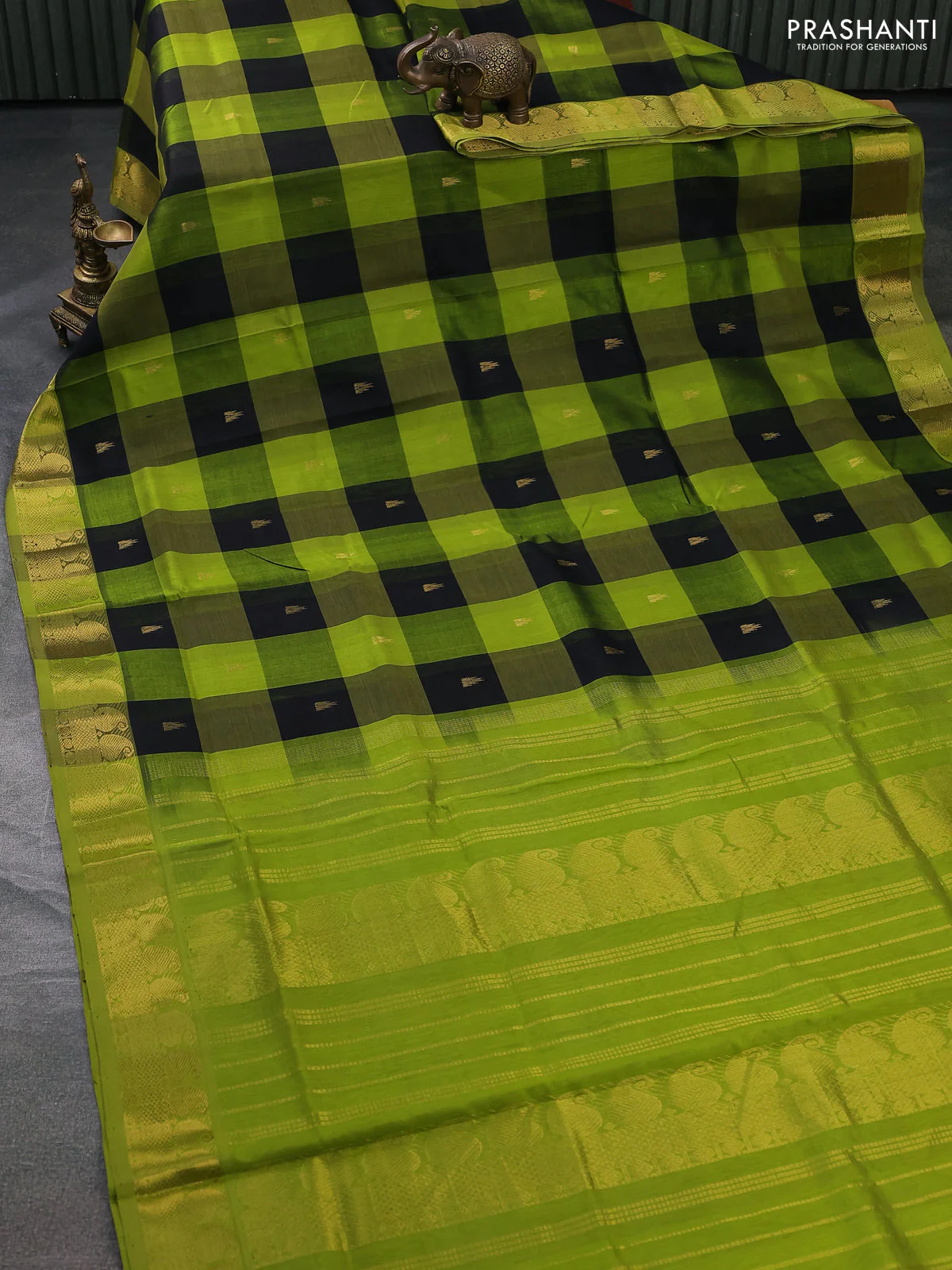 Silk cotton saree black and light green with allover paalum pazhamun checks & zari buttas and paisley zari woven border - Image 2