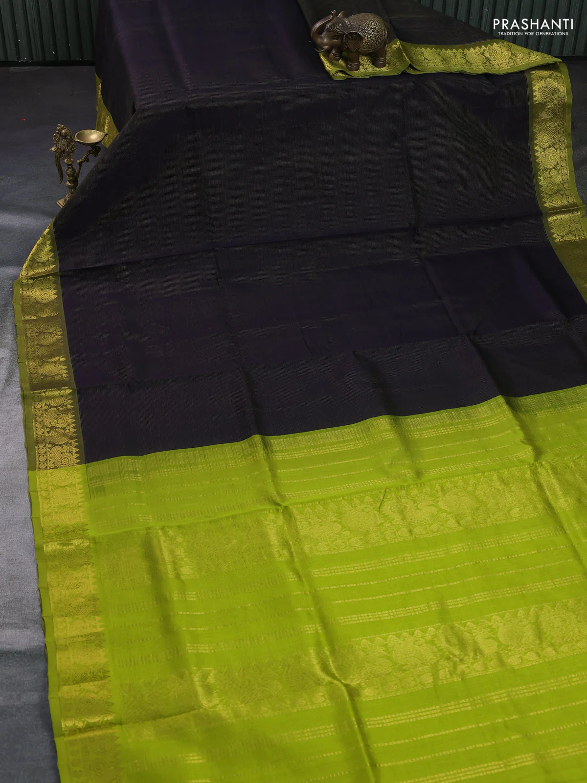 Silk cotton saree black and lime green with allover vairosi pattern and annam zari woven border - Image 2