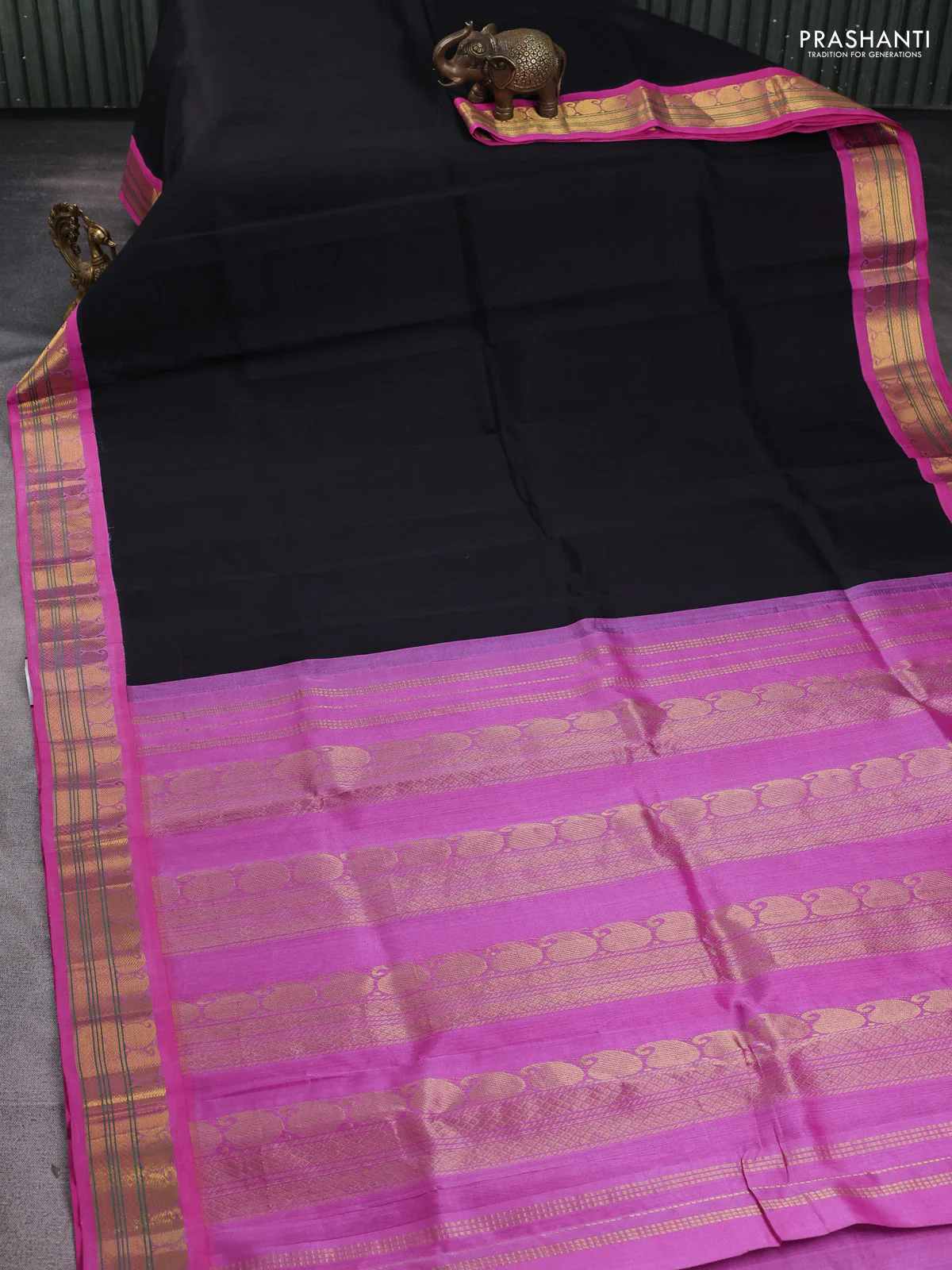 Silk cotton saree black and pink shade with plain body and paisley zari woven korvai border - Image 2