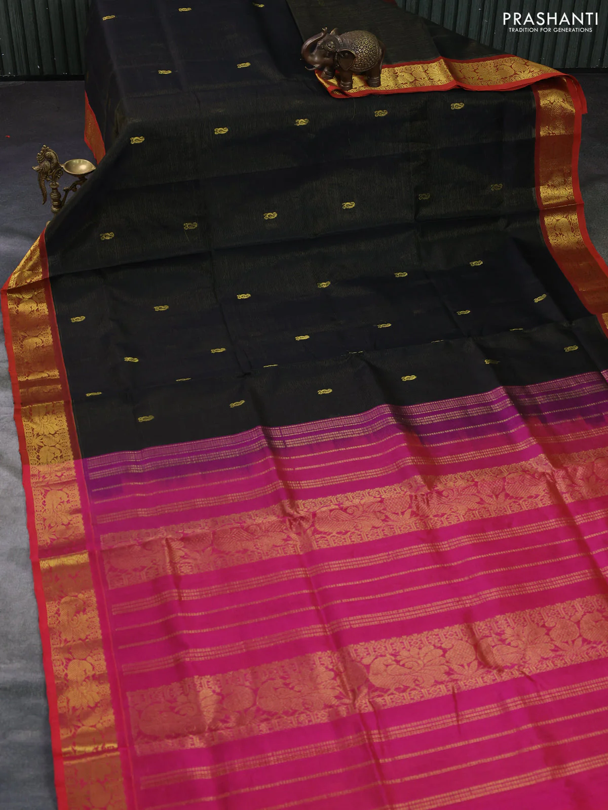 Silk cotton saree black and pink with allover vairosi pattern and annam zari woven border - Image 2