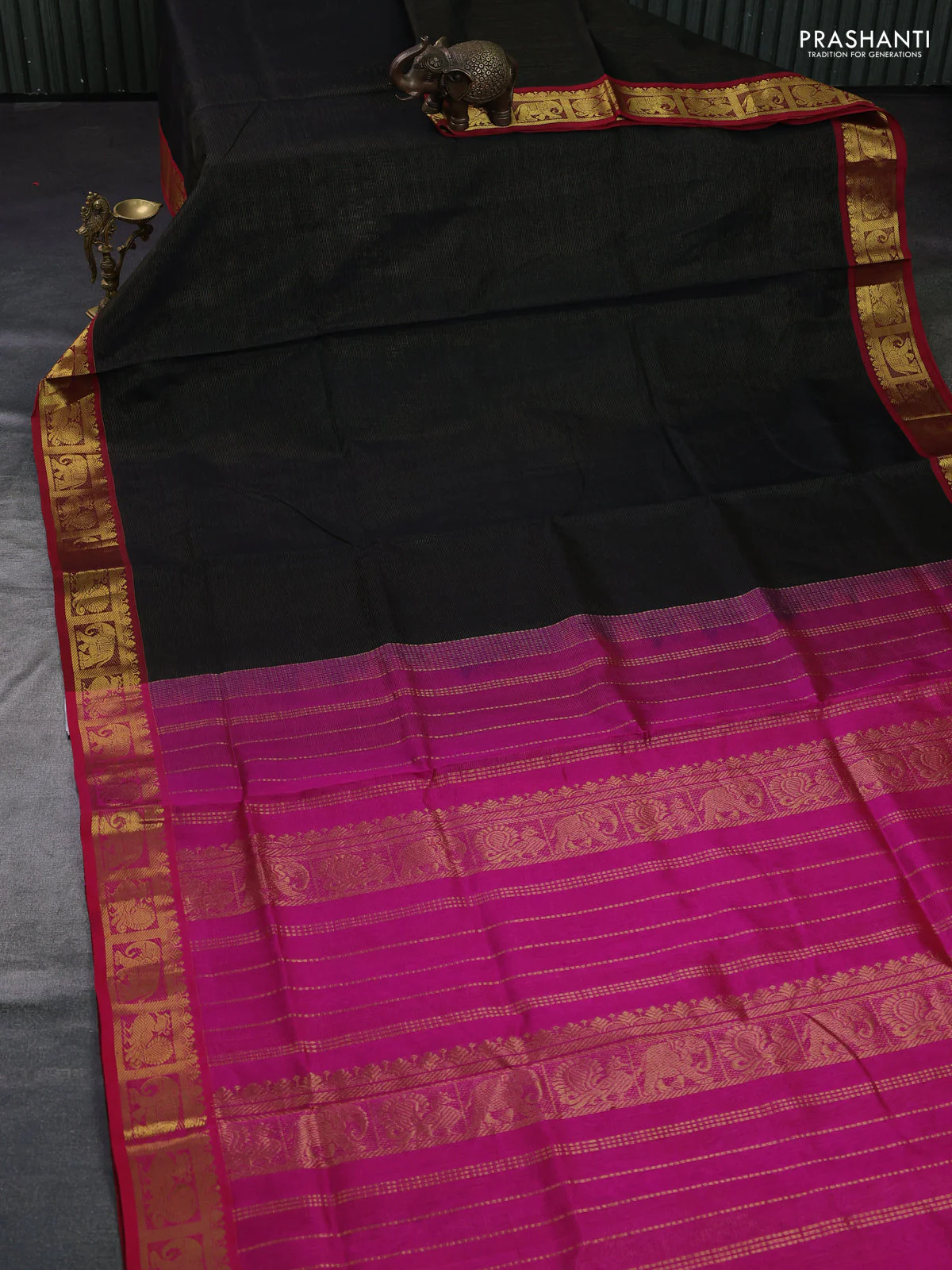 Silk cotton saree black and pink with allover vairosi pattern and zari woven border - Image 2