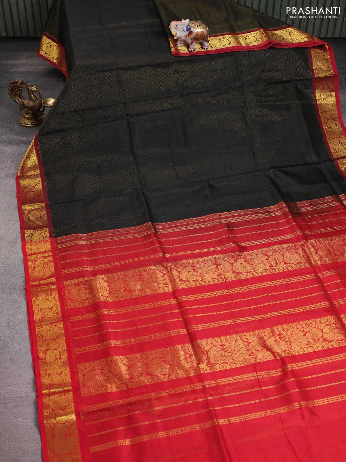 Silk cotton saree black and red with allover vairosi pattern and zari woven border - Image 2