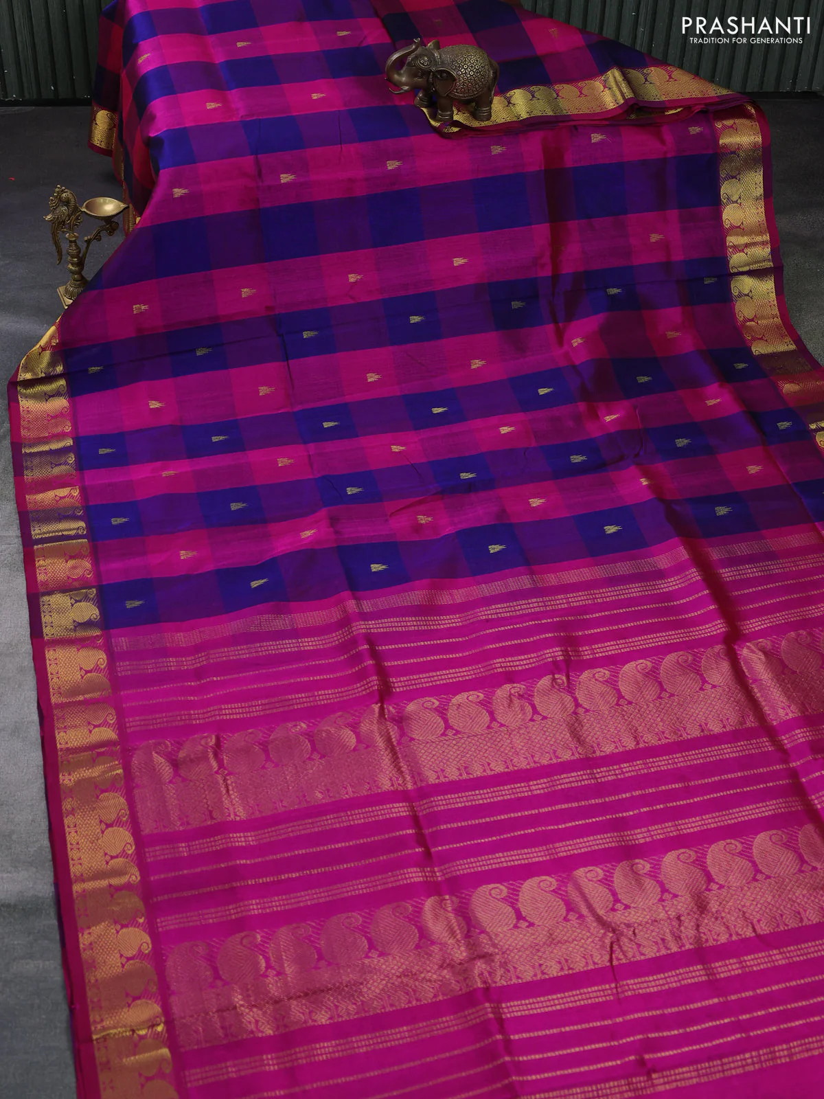 Silk cotton saree blue and magenta pink with allover paalum pazhamum checks & buttas and paisley zari woven border - Image 2