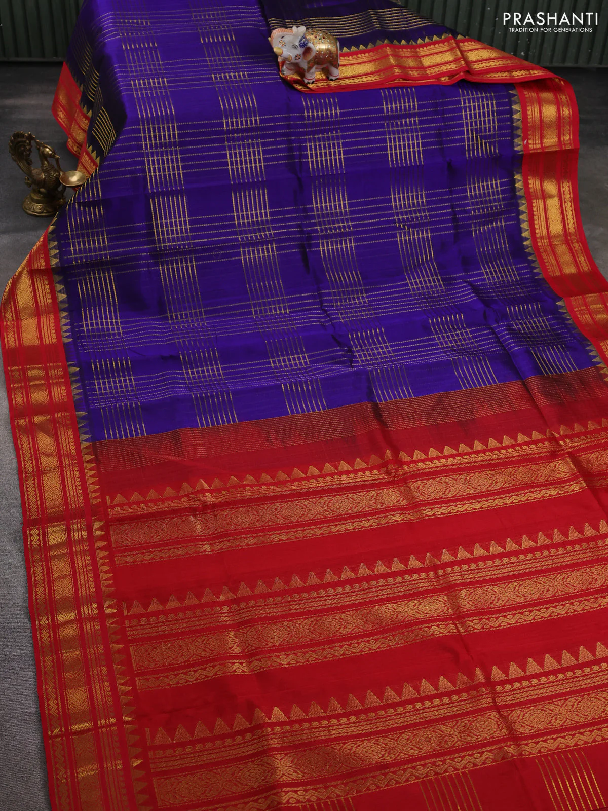 Silk cotton saree blue and red with allover zari woven checked pattern and zari woven korvai border - Image 2