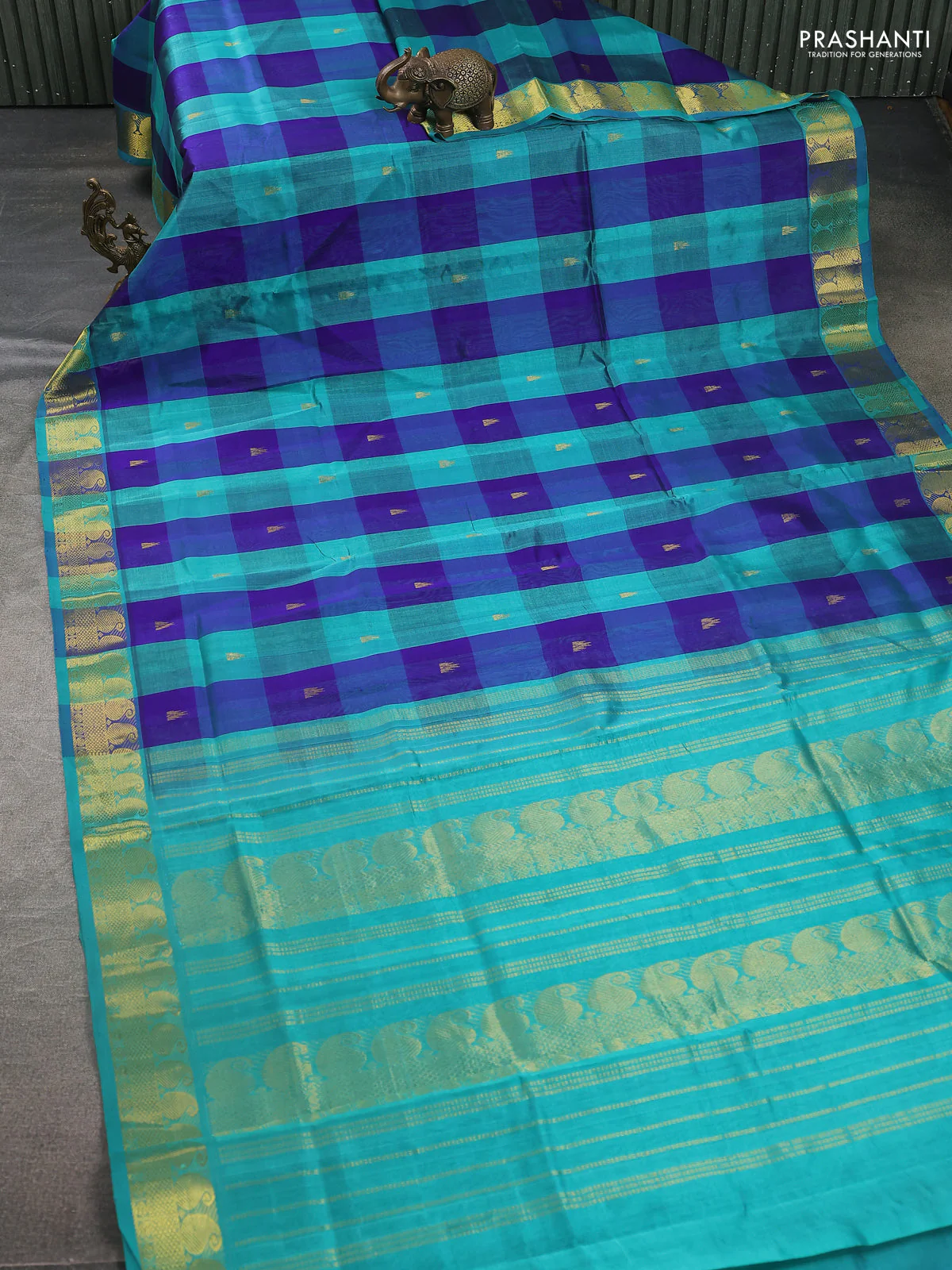 Silk cotton saree blue and teal blue with allover paalum pazhamum checked pattern & temple zari woven buttas and zari woven border - Image 2