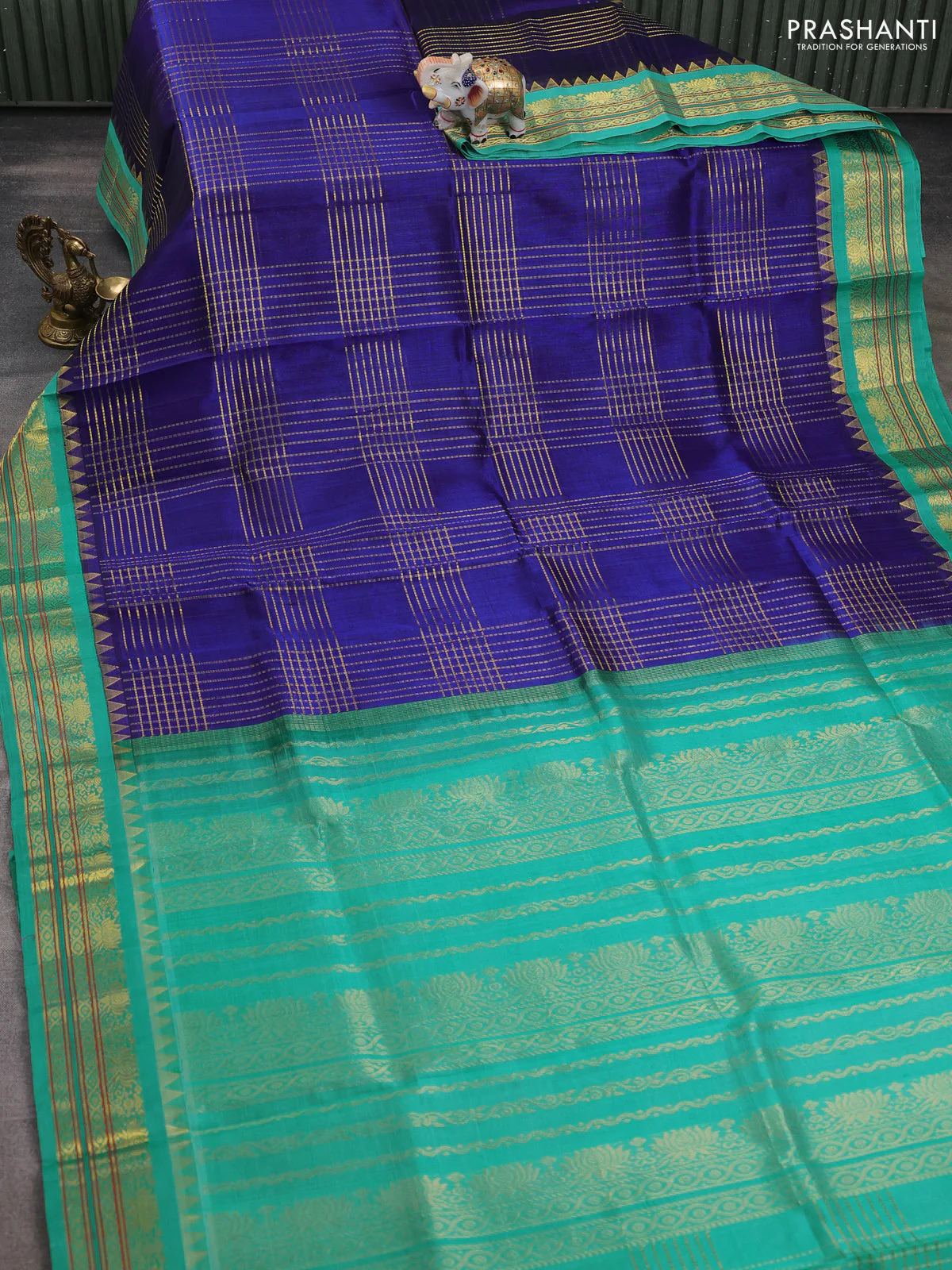 Silk cotton saree blue and teal blue with allover zari woven checked pattern and temple design zari woven korvai border - Image 2