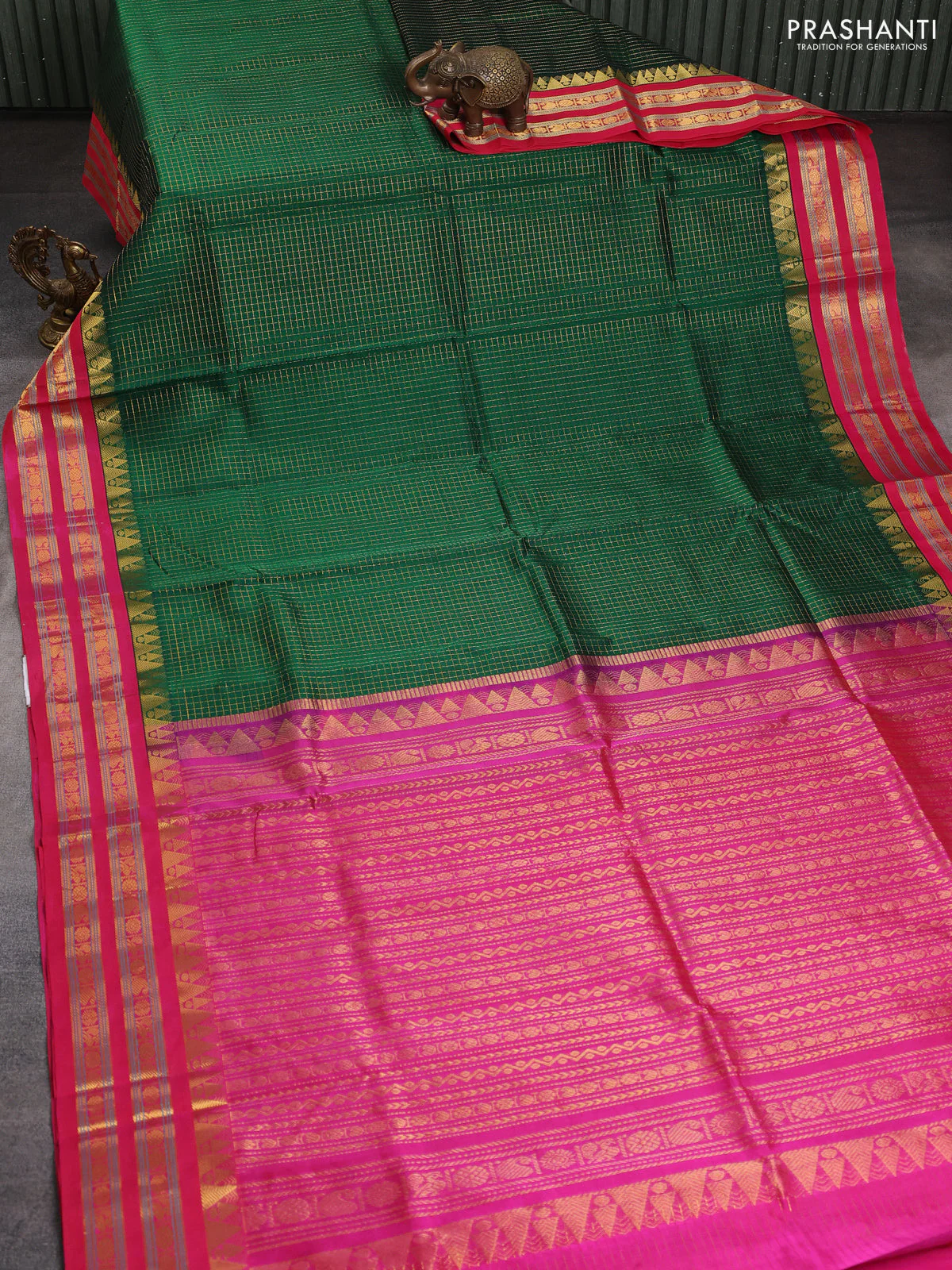 Silk cotton saree bottle green and pink with allover small checked pattern and temple design rettapet zari korvai border - Image 2