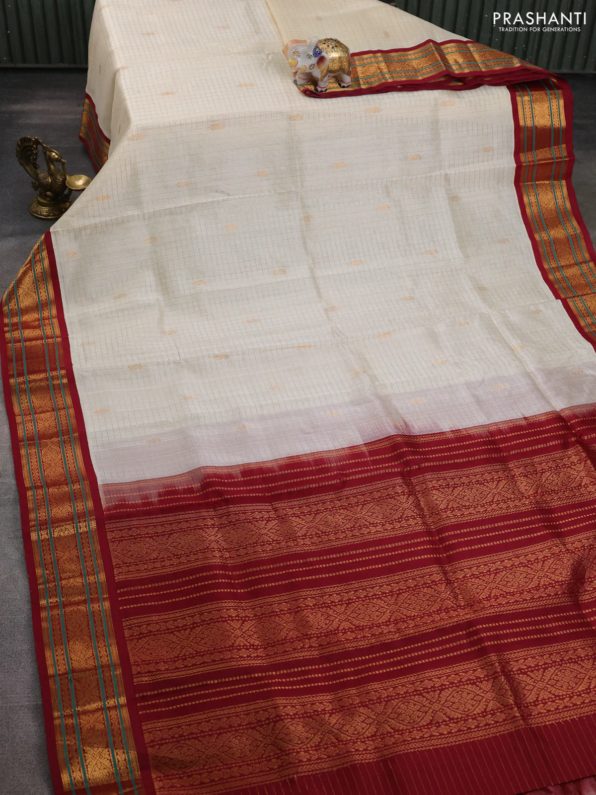 Silk cotton saree cream and maroon with allover zari checks & buttas and zari woven korvai border - Image 2