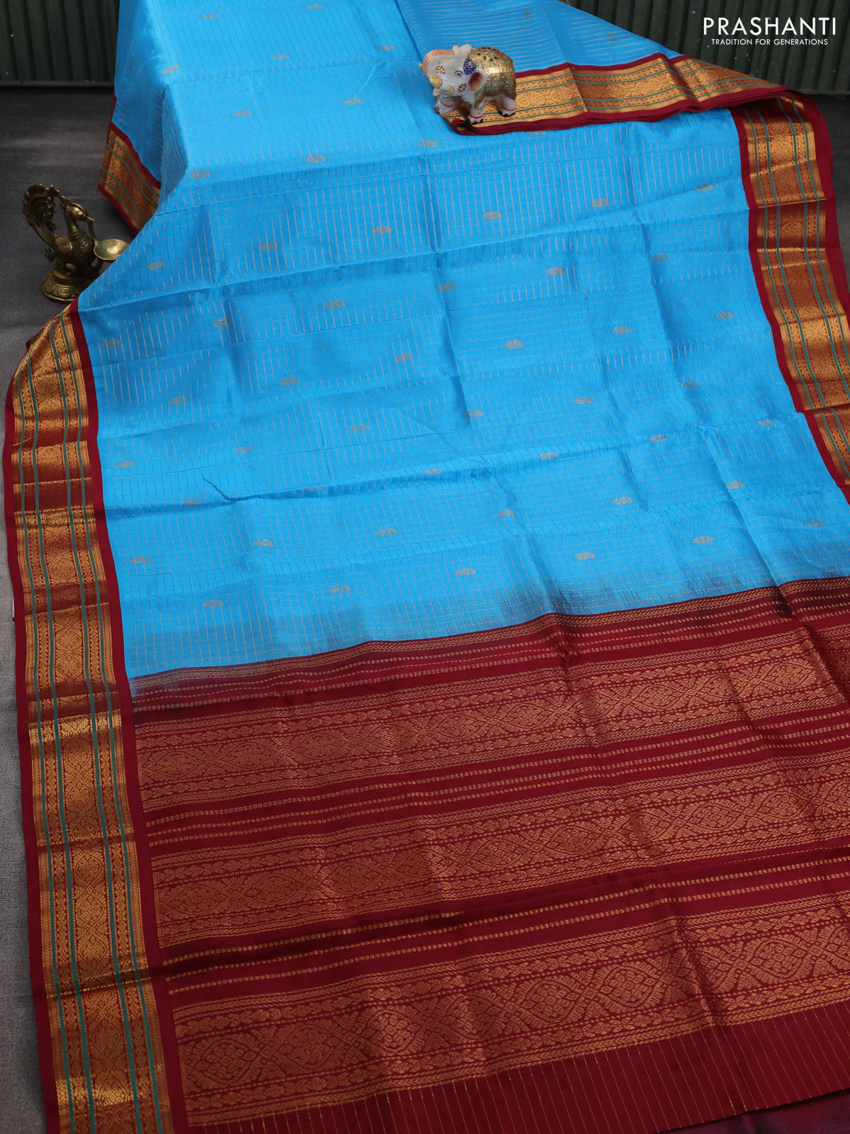 Silk cotton saree cs blue and maroon with allover zari checks & buttas and zari woven korvai border - Image 2