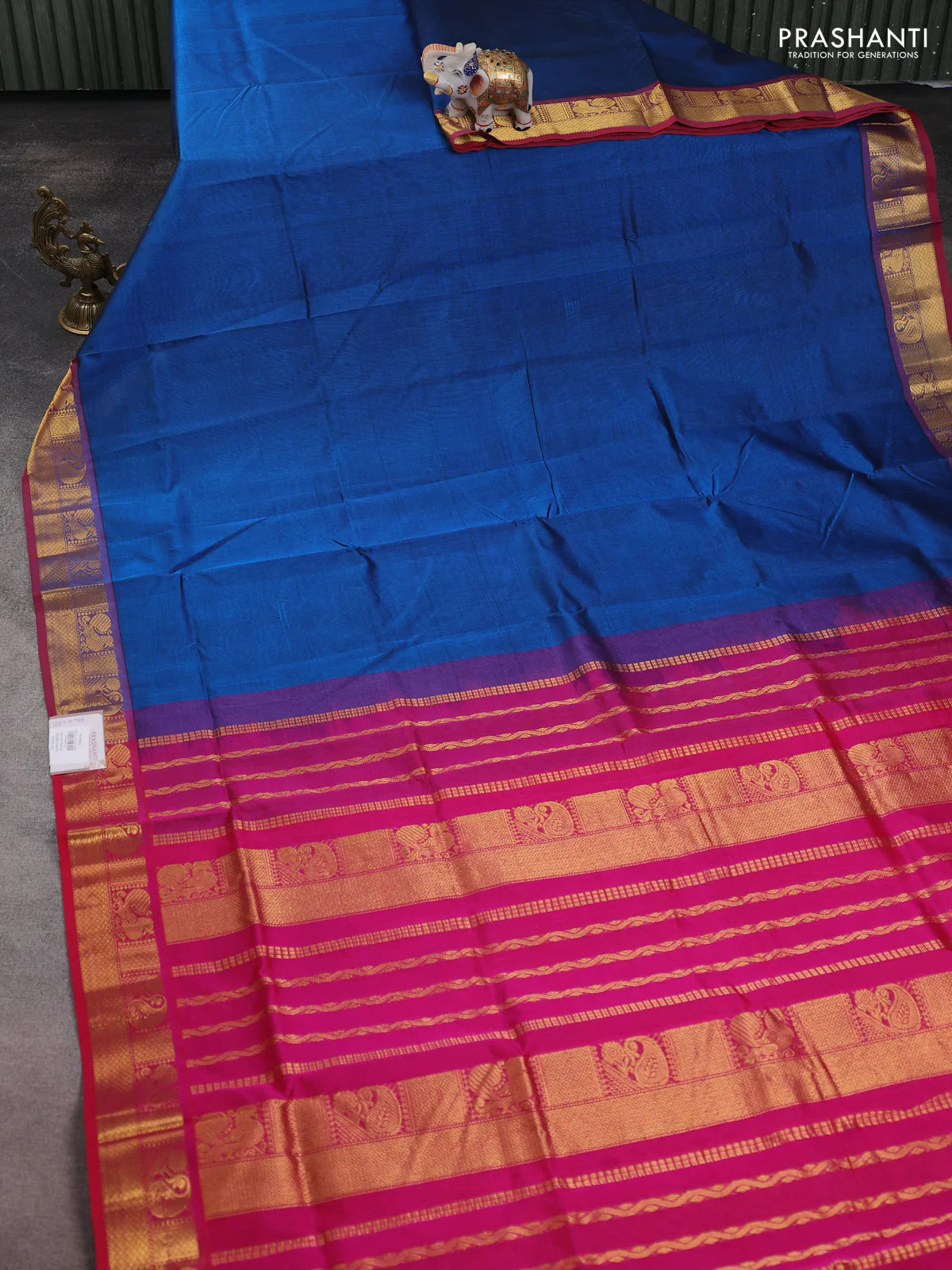 Silk cotton saree cs blue and pink with plain body and zari woven border - Image 2