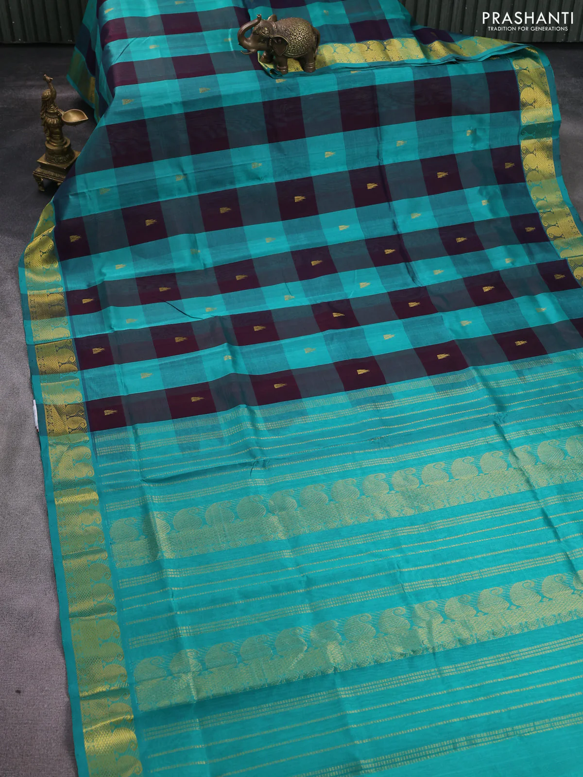 Silk cotton saree deep jamun and teal green with allover paalum pazhamum checked pattern & temple zari woven buttas and zari woven border - Image 2