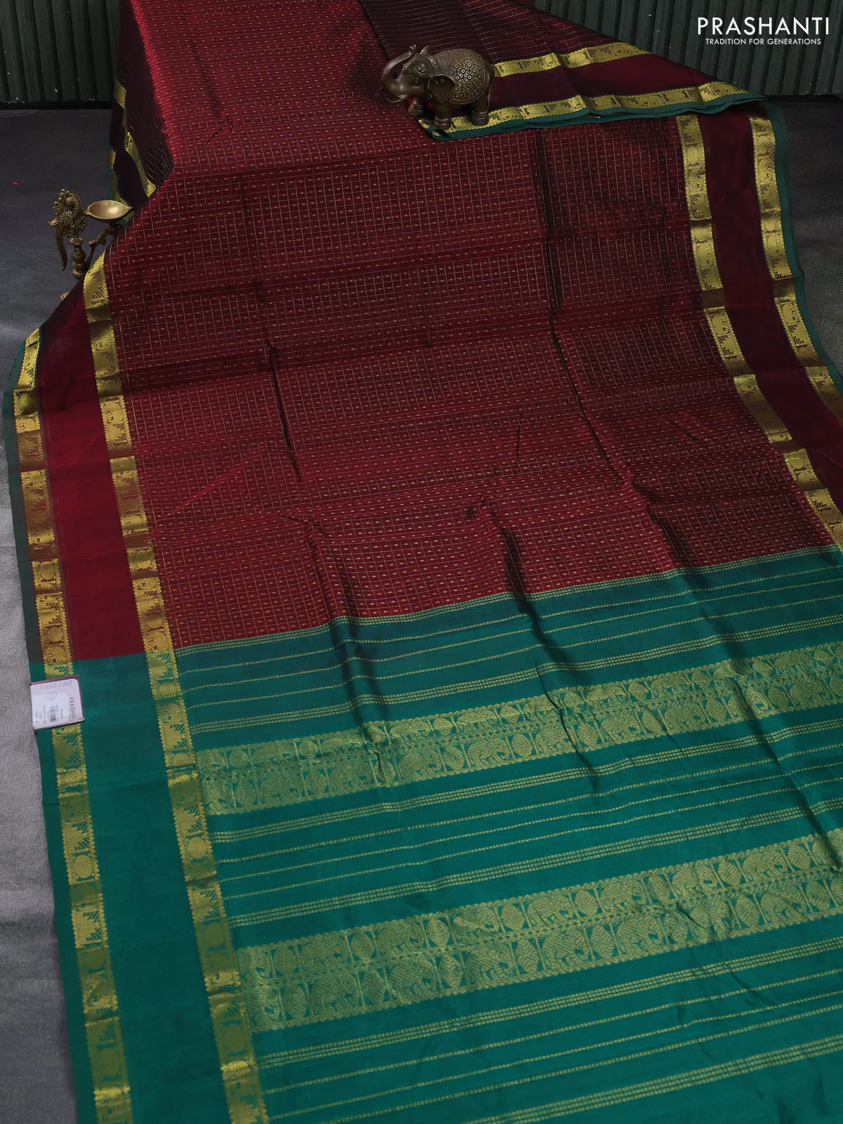 Silk cotton saree deep maroon and green with allover lakshadeepam pattern and rettapet zari woven border - Image 2